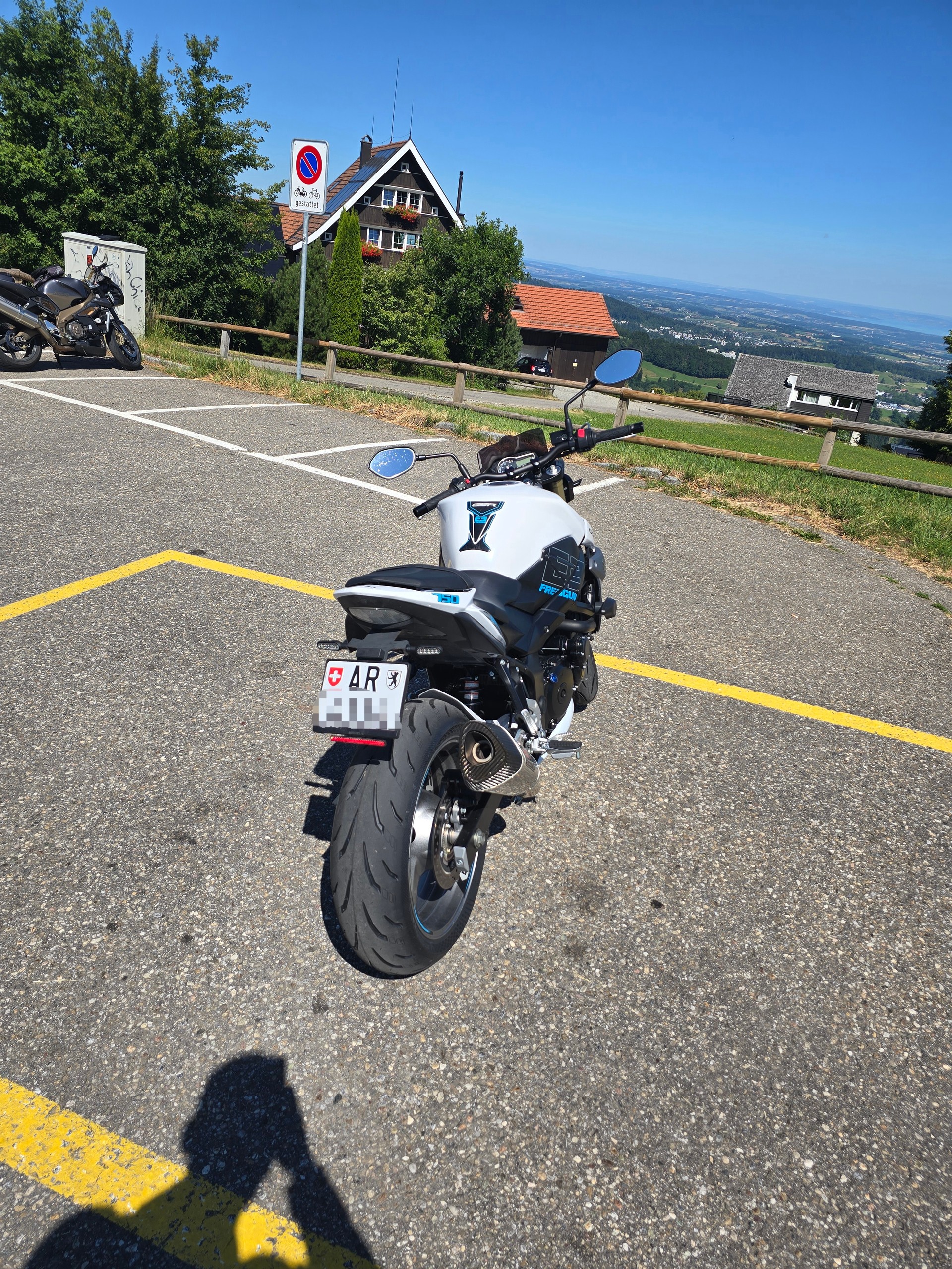 SUZUKI GSR 750 ABS Freegun-image-3