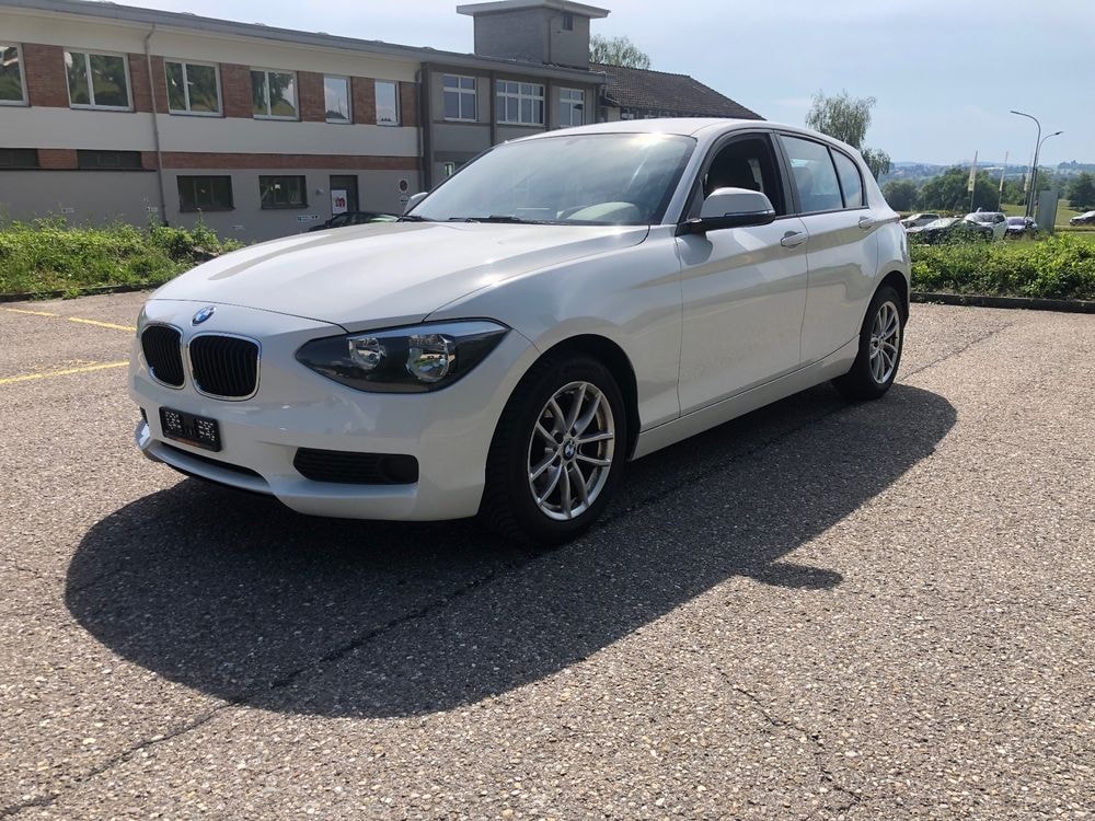 BMW 114i Business-showroom-element-1