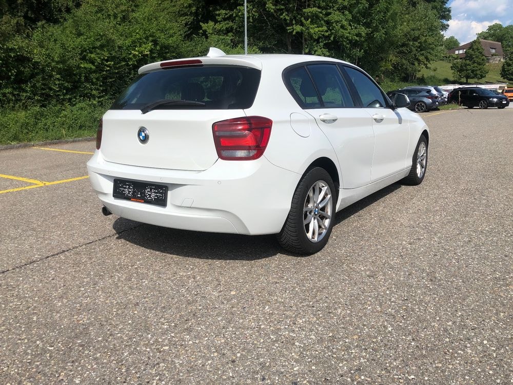 BMW 114i Business-showroom-element-3