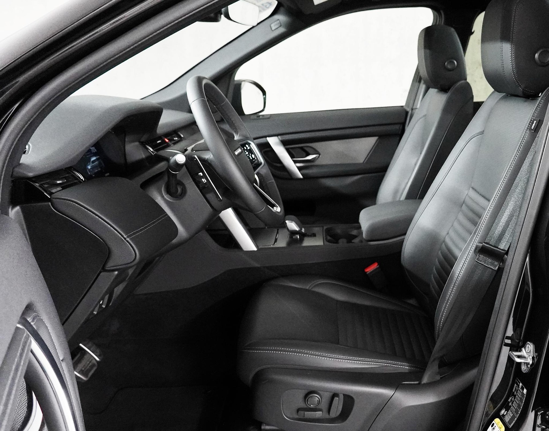 LAND ROVER Discovery Sport 1.5 T 270e Dynamic SE-image-2