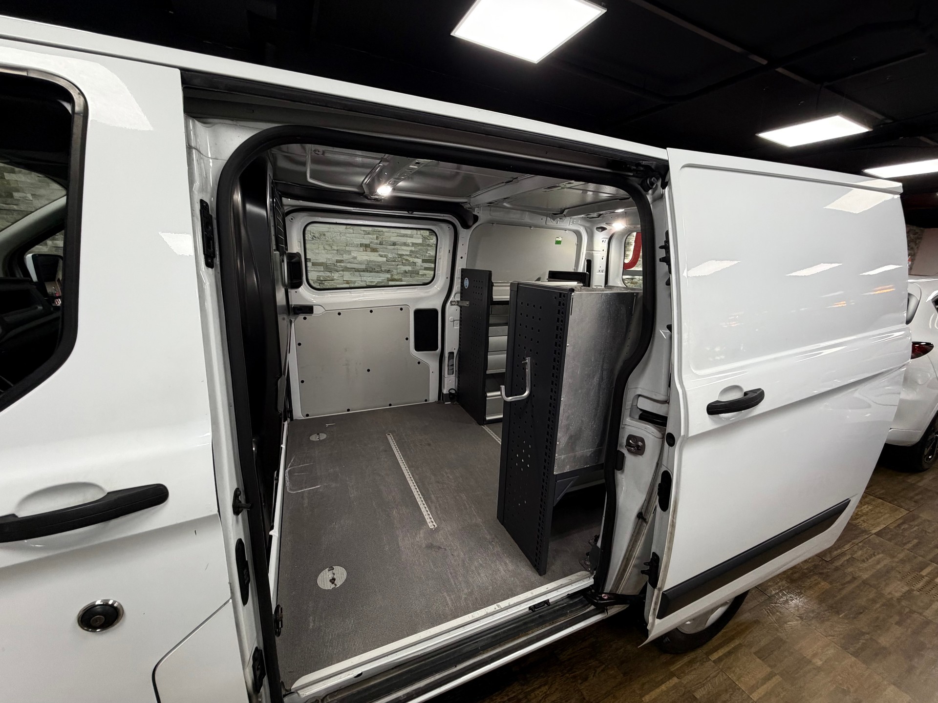 FORD Transit Custom Van 320 L1H1 Trend - BOTT Paket-image-20