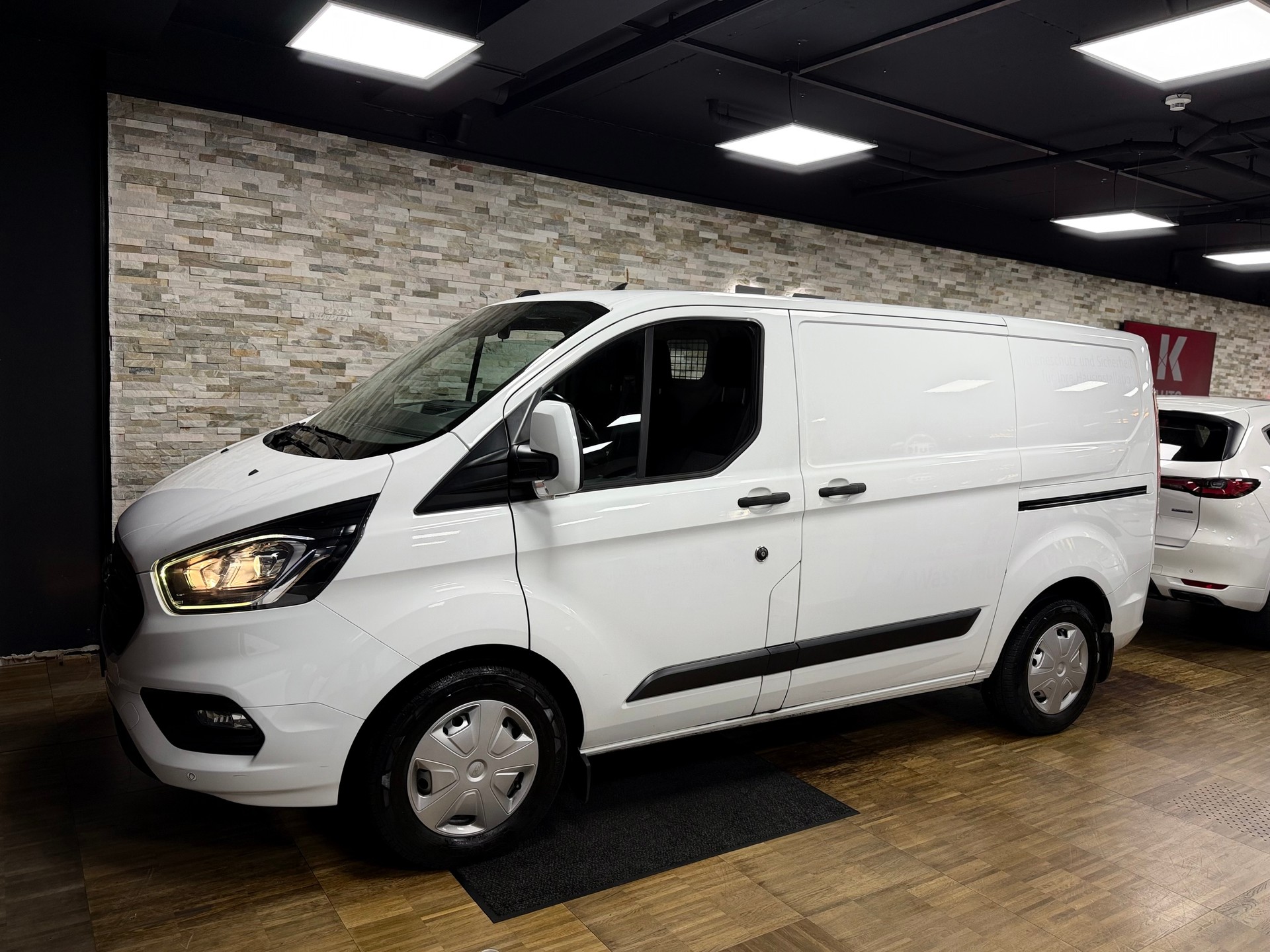 FORD Transit Custom Van 320 L1H1 Trend - BOTT Paket-image-0