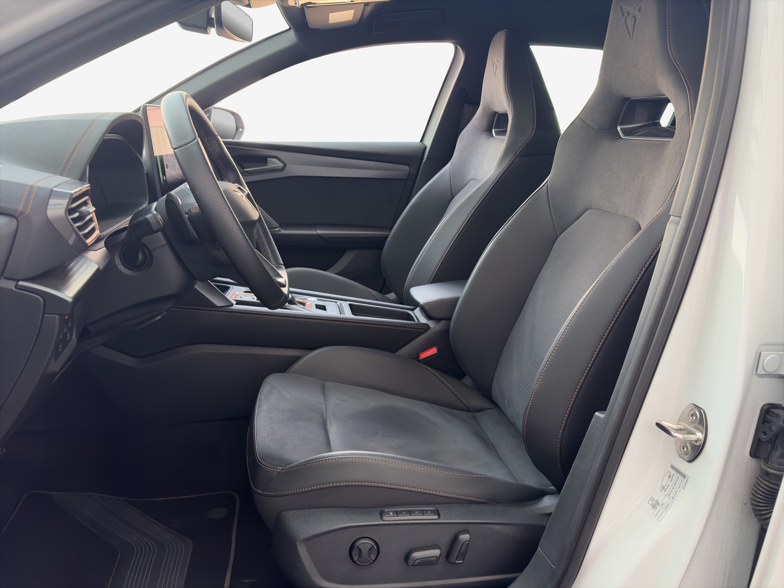 CUPRA LEON ST 1.5 e-HYBRID pHEV Black SymphonyDSG-image-7