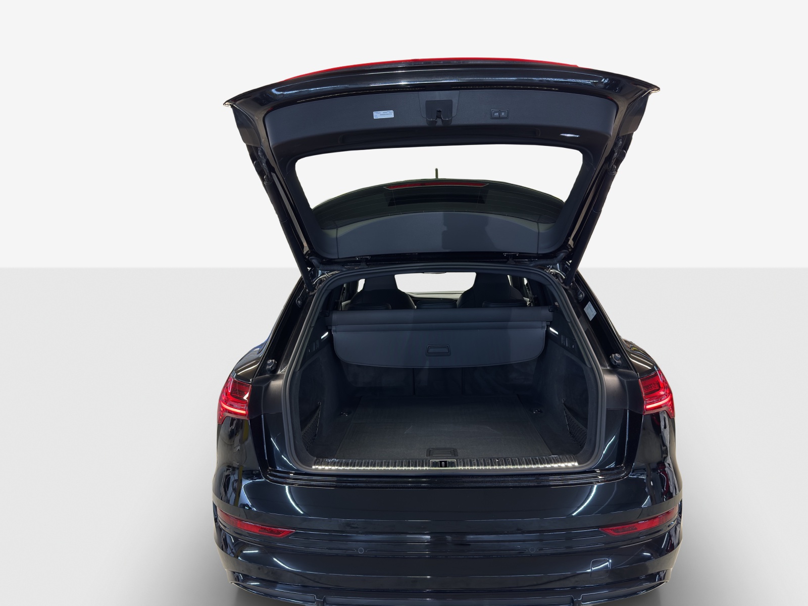 AUDI e-tron 55 S Line Black Edition quattro-image-12