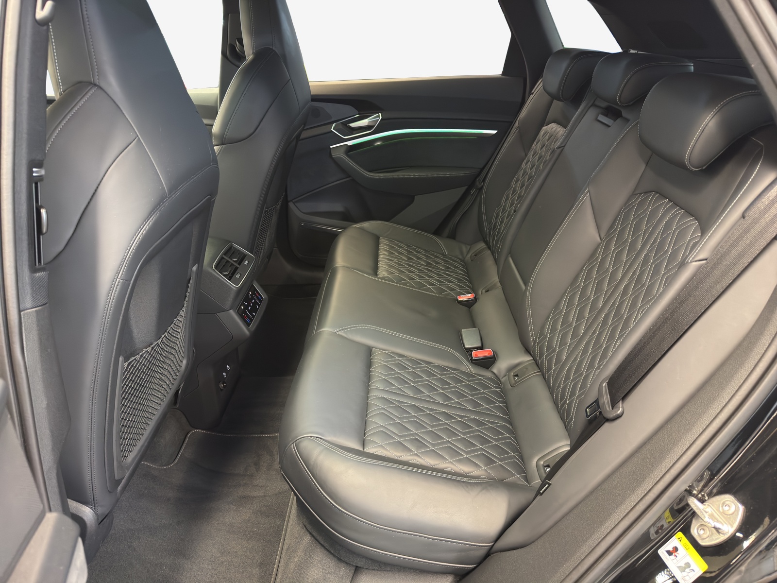 AUDI e-tron 55 S Line Black Edition quattro-image-11
