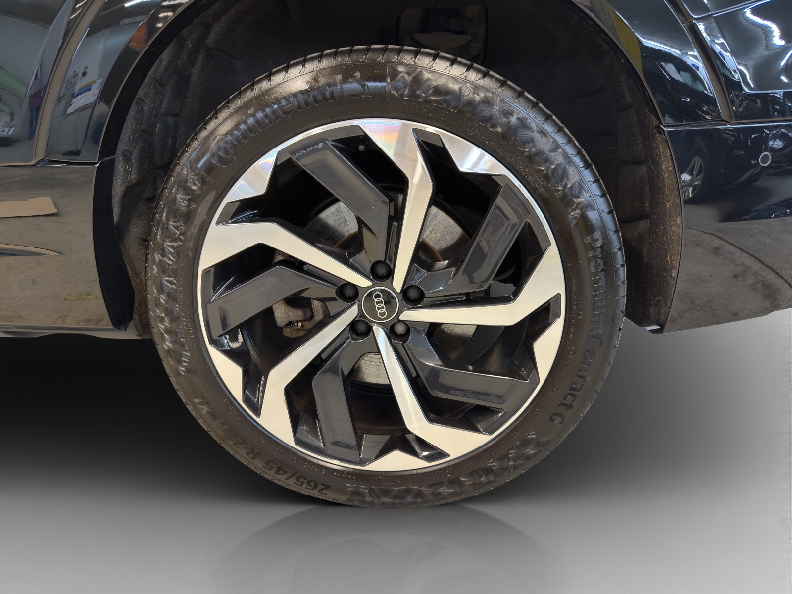 AUDI e-tron 55 S Line Black Edition quattro-image-13