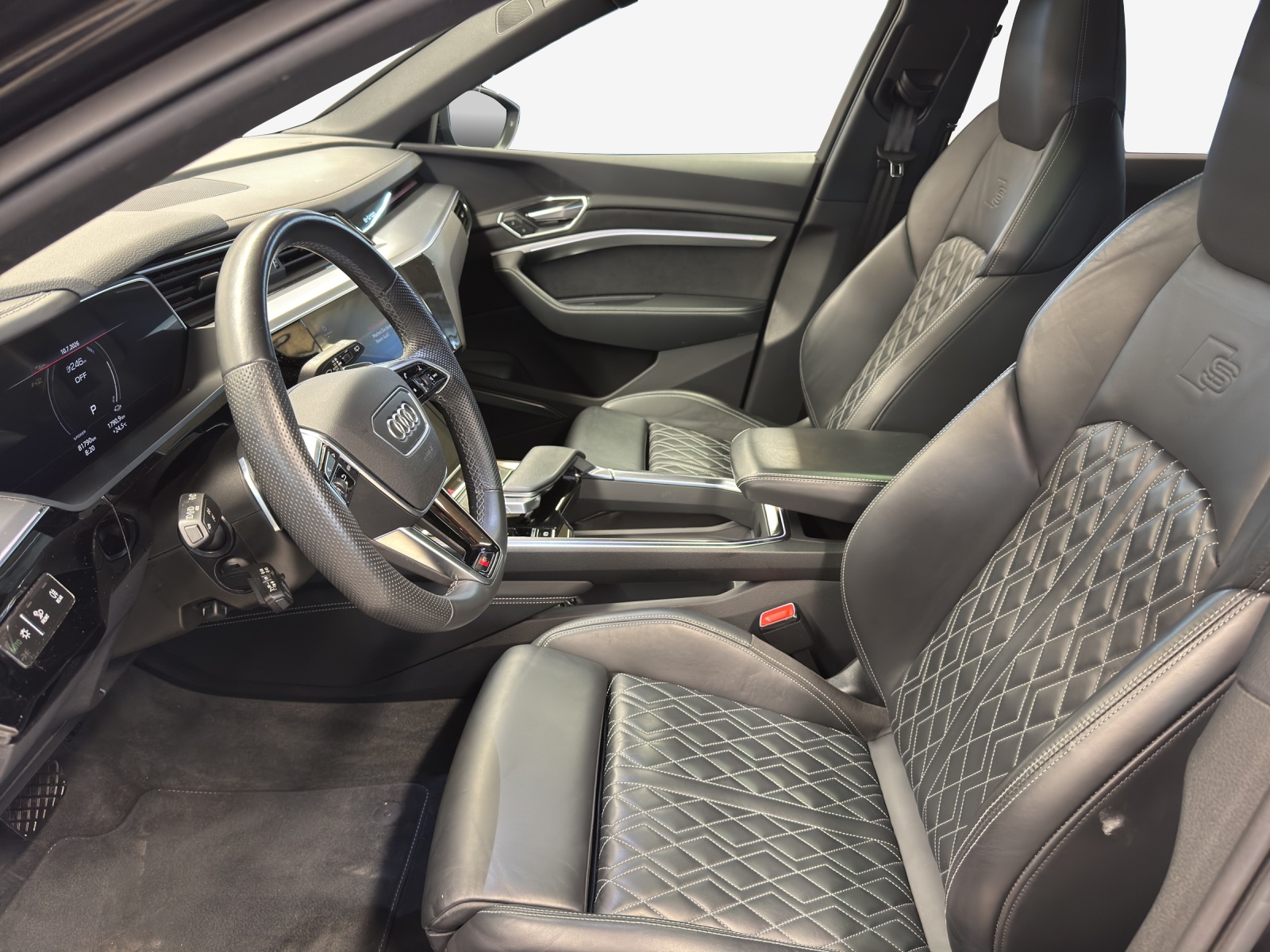 AUDI e-tron 55 S Line Black Edition quattro-image-7