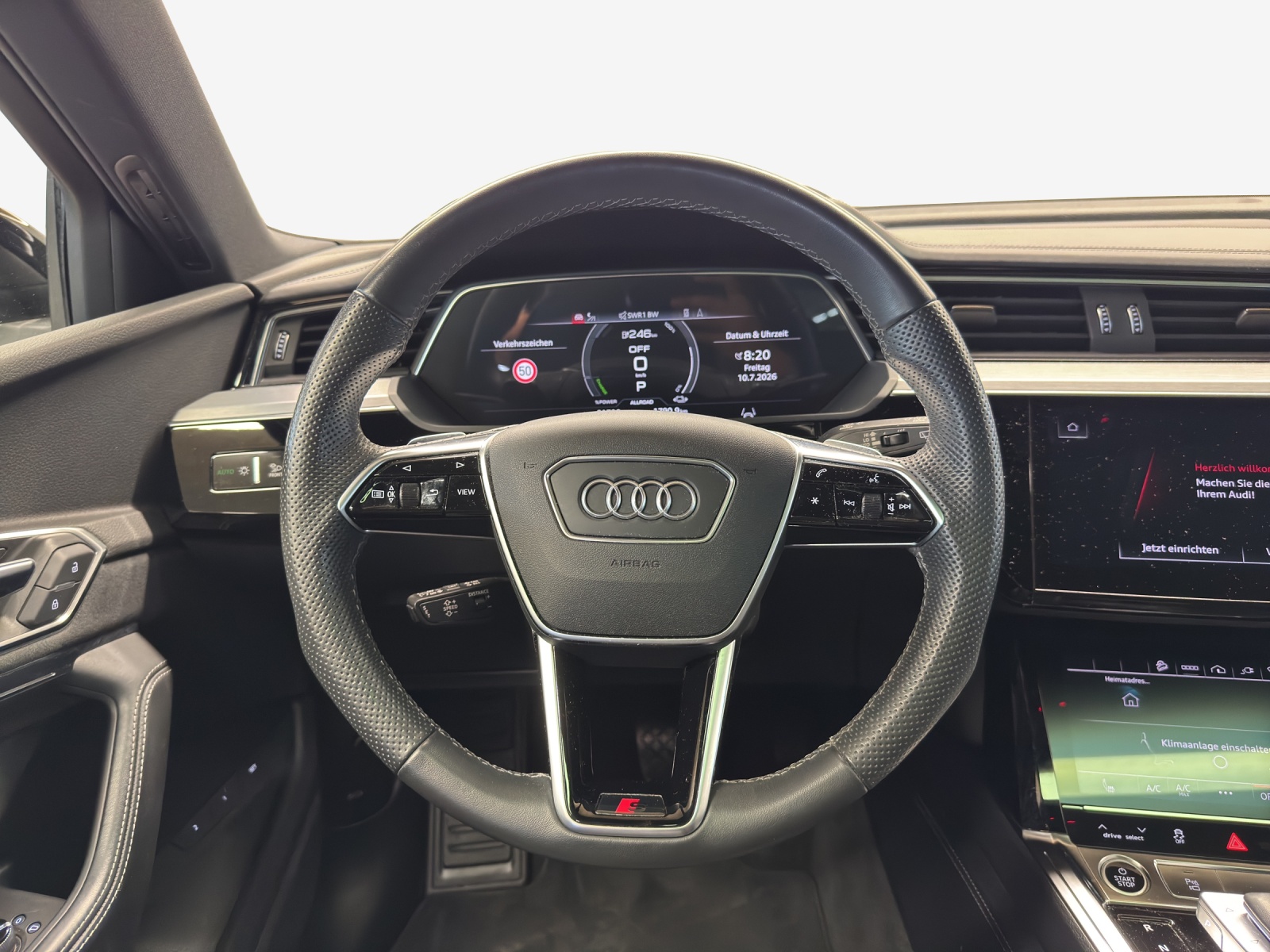 AUDI e-tron 55 S Line Black Edition quattro-image-9