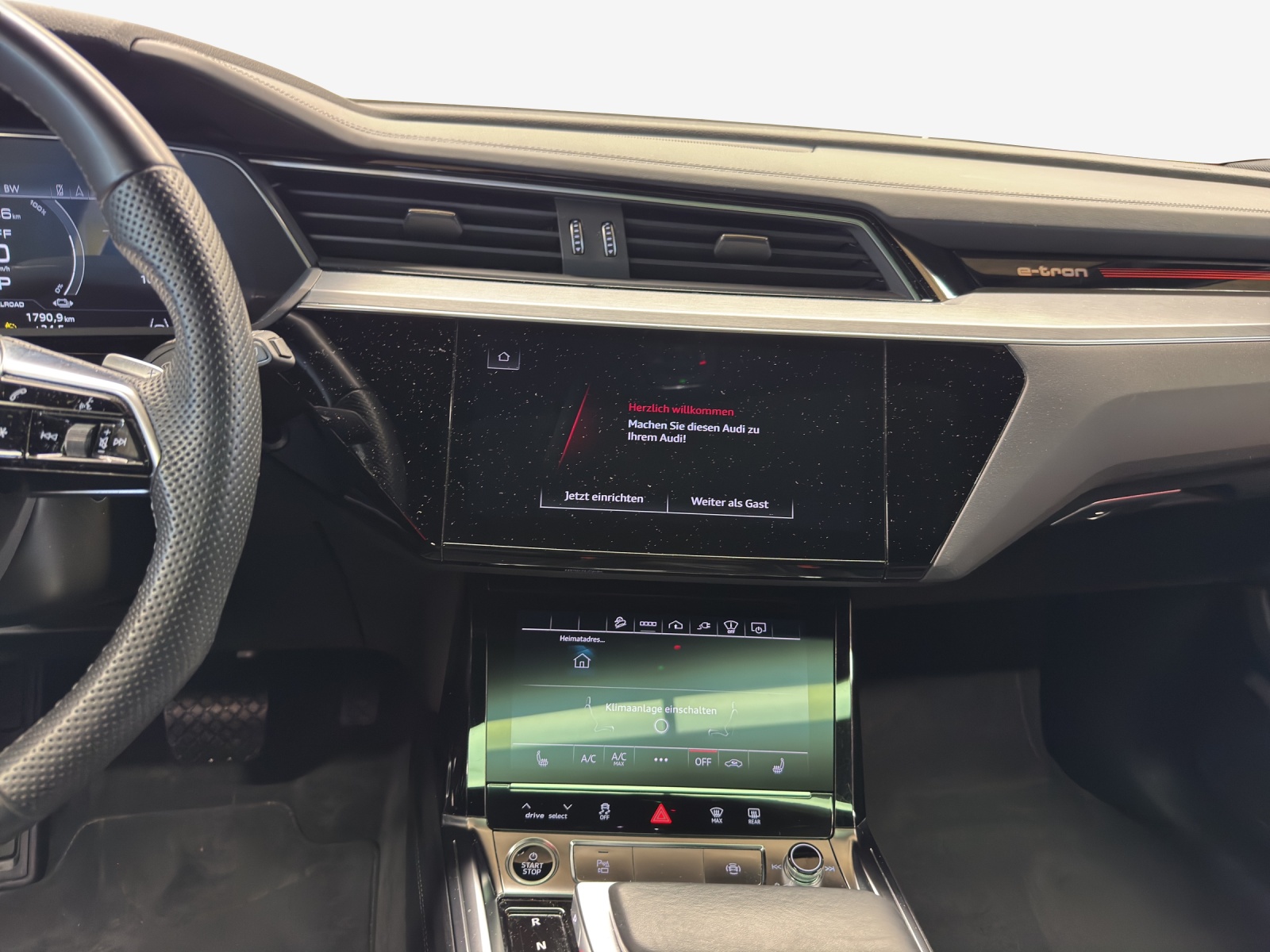 AUDI e-tron 55 S Line Black Edition quattro-image-10