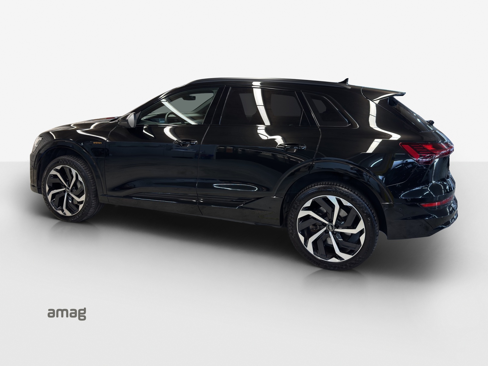AUDI e-tron 55 S Line Black Edition quattro-showroom-element-2