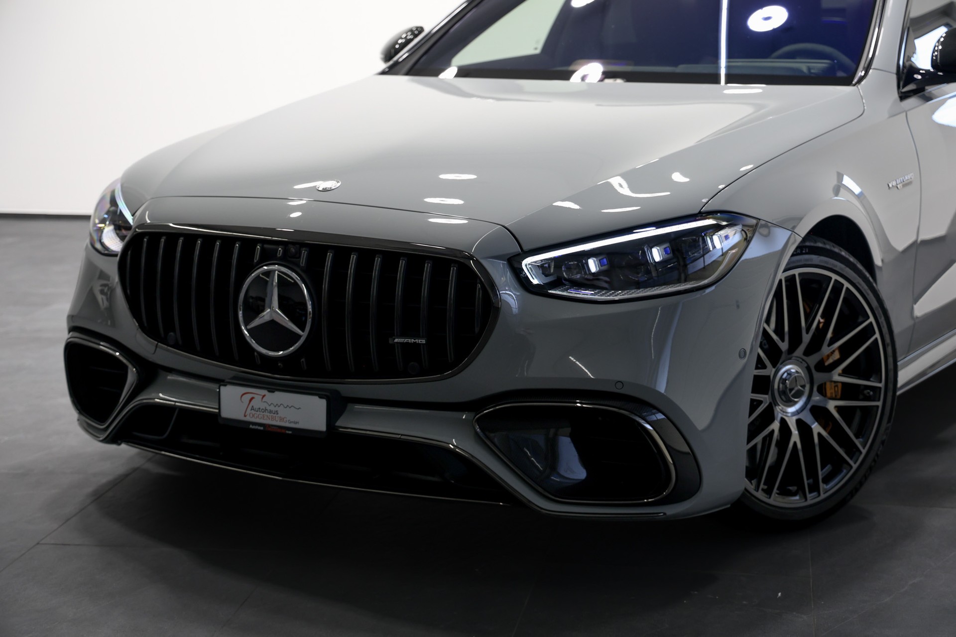 MERCEDES-BENZ S 63 AMG E Performance 4Matic Edition 1 *CH-Fahrzeug*Mercedes Werksgarantie*Carbon Exterieur*-image-4