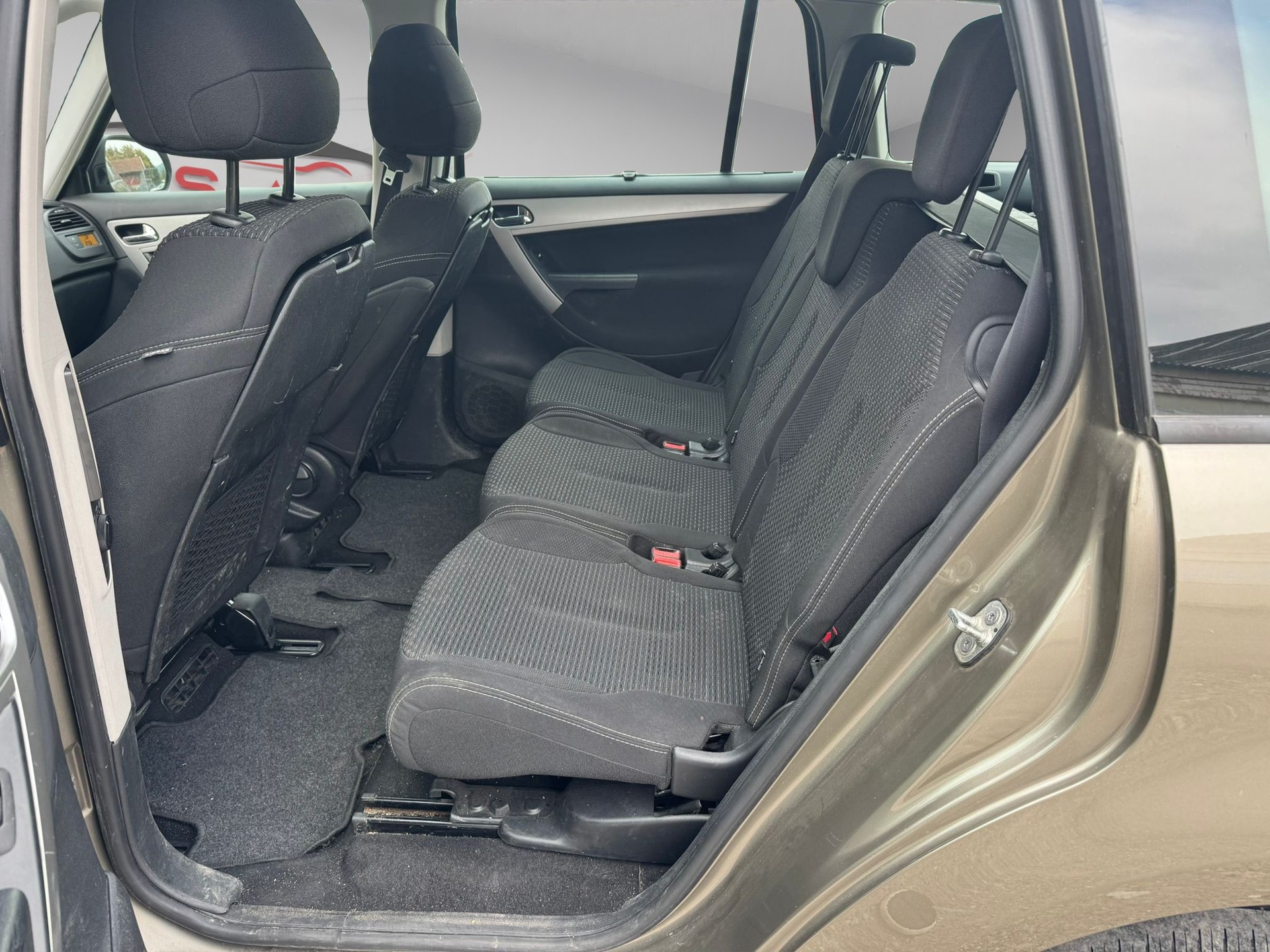 CITROEN Grand C4 Picasso 1.6 HDI 16V Essentiel BMP6-image-14