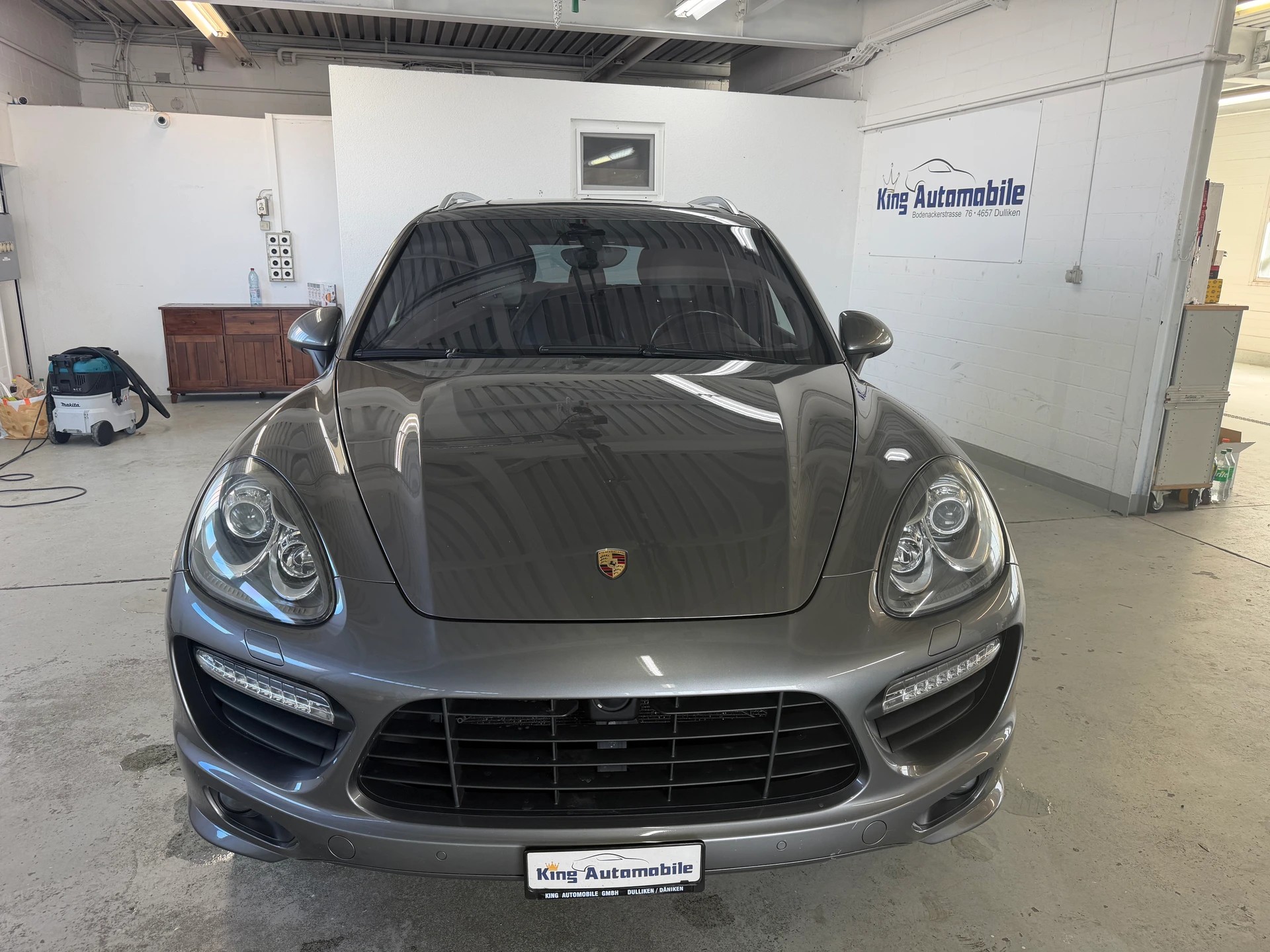 PORSCHE Cayenne Turbo-image-2