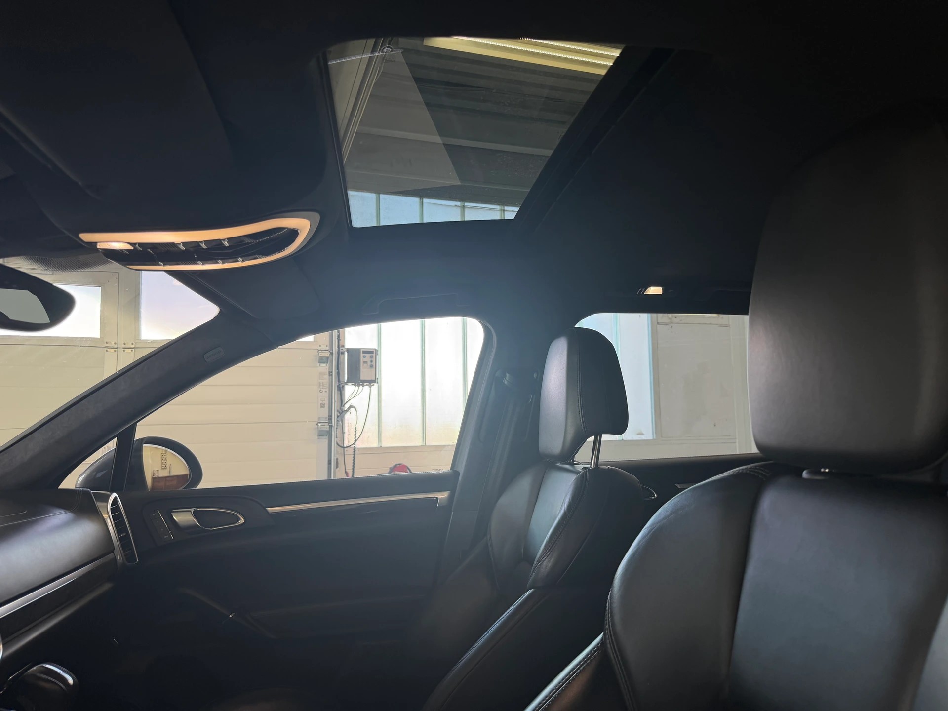 PORSCHE Cayenne Turbo-image-13