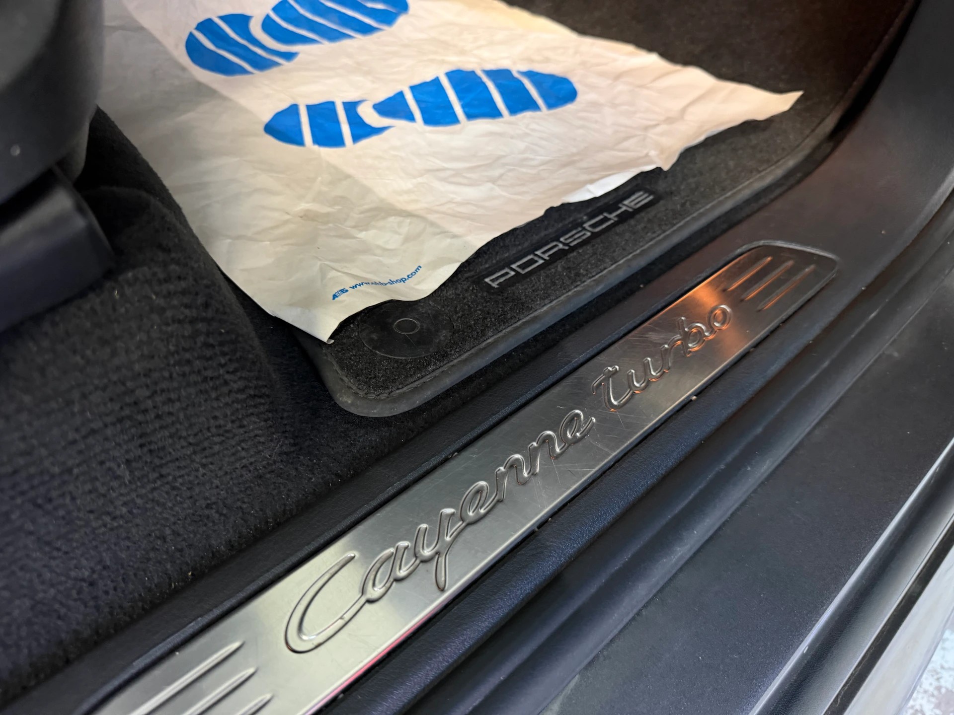 PORSCHE Cayenne Turbo-image-8
