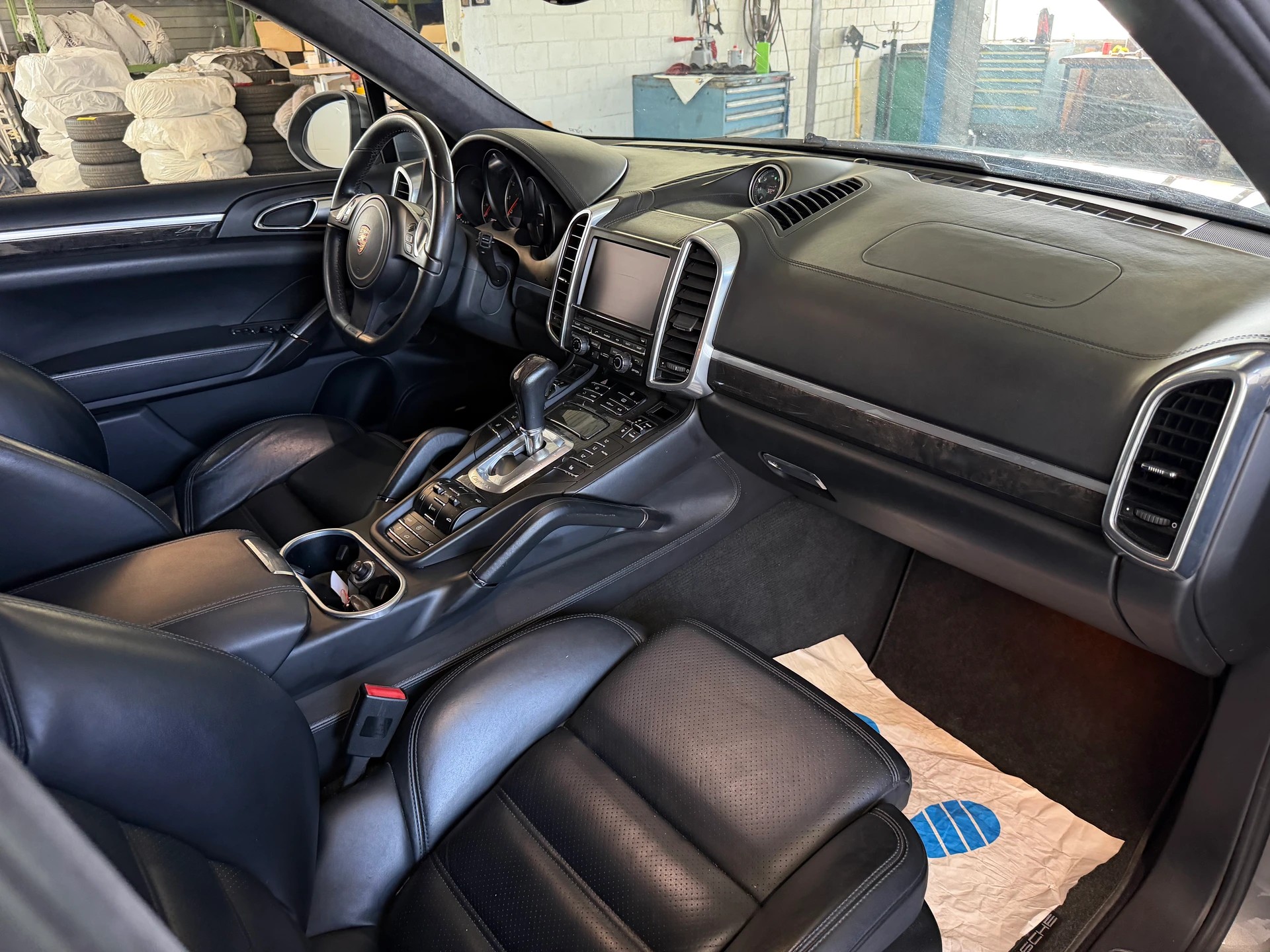 PORSCHE Cayenne Turbo-image-10