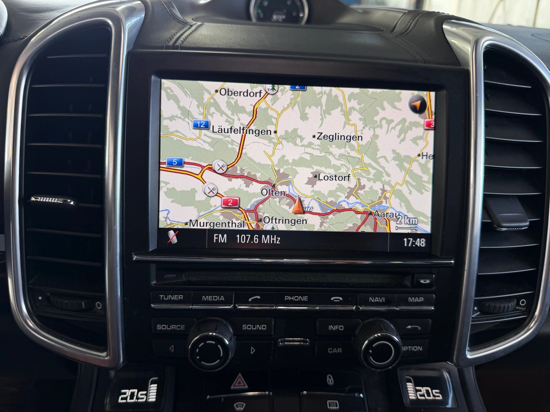 PORSCHE Cayenne Turbo-image-19