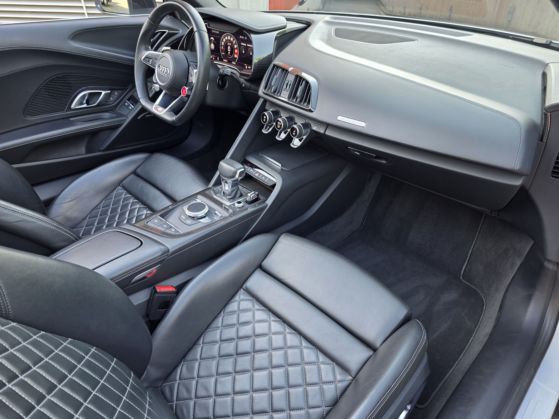 AUDI R8 Spyder performance S-Tronic | full Carbon-image-28