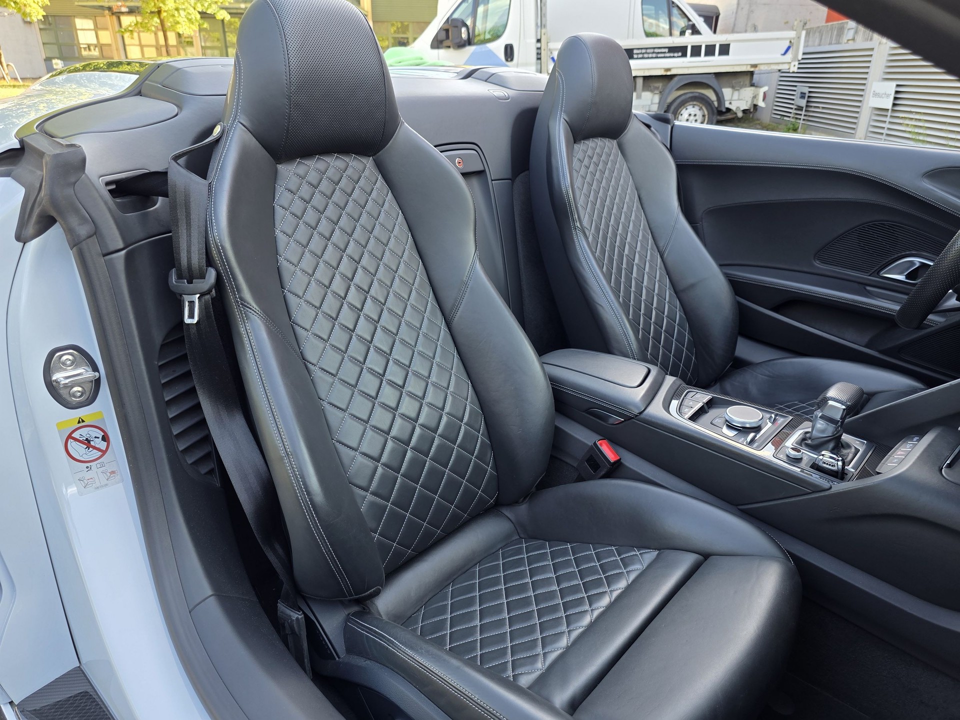 AUDI R8 Spyder performance S-Tronic | full Carbon-image-30
