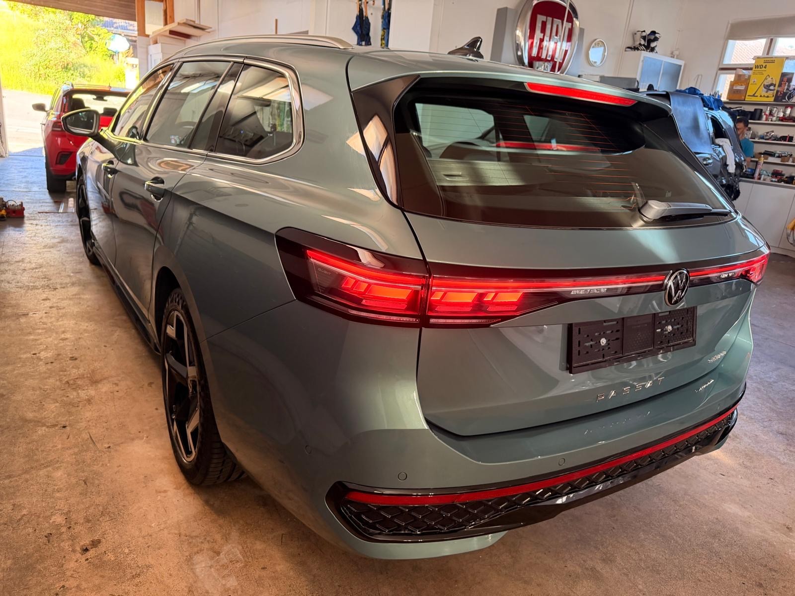 VW Passat Variant 1.5 TSI evo2 Plug-In- Hybrid R-Line DSG-image-2