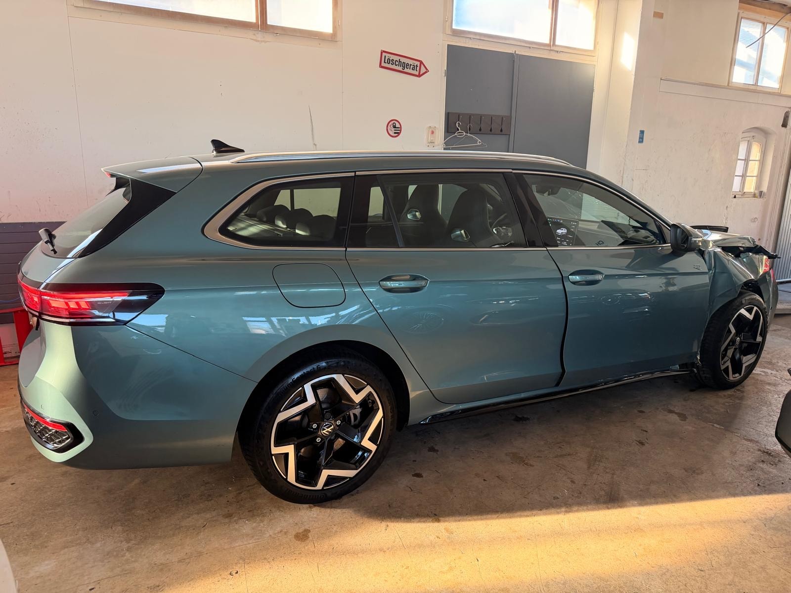 VW Passat Variant 1.5 TSI evo2 Plug-In- Hybrid R-Line DSG-image-4