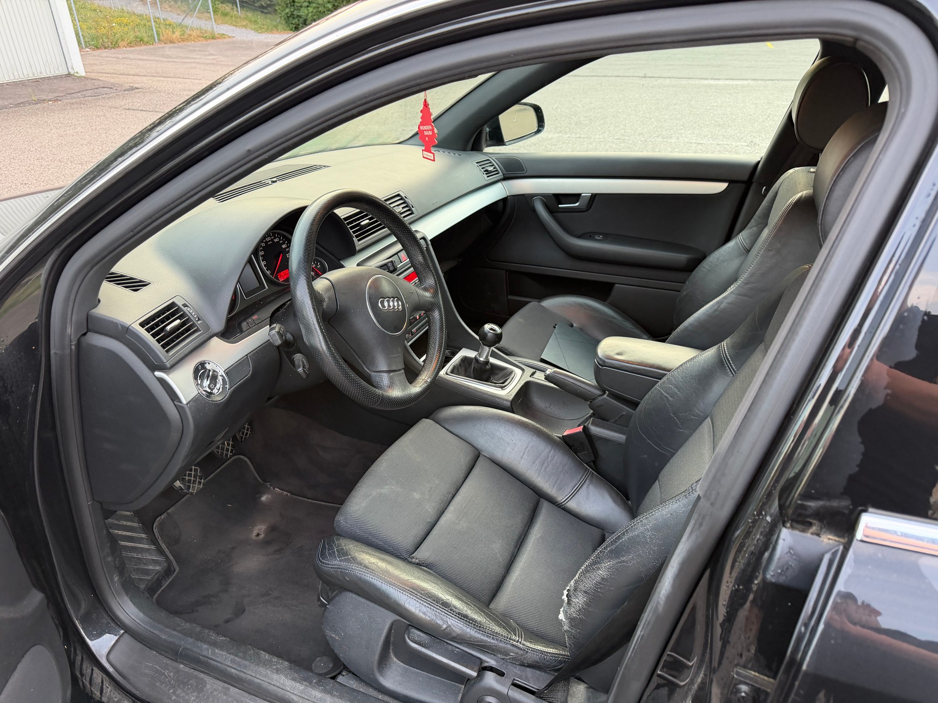 AUDI A4 Avant 1.8 T-image-8