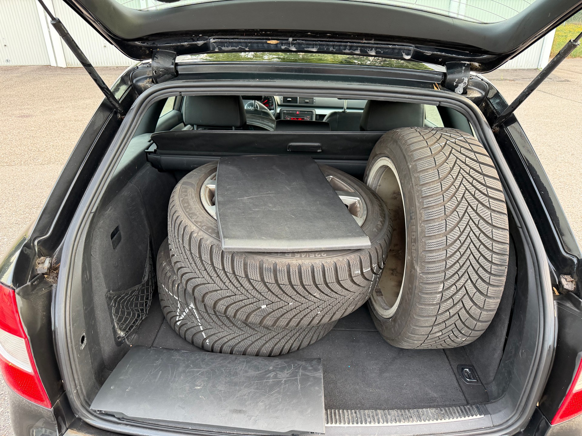 AUDI A4 Avant 1.8 T-image-12