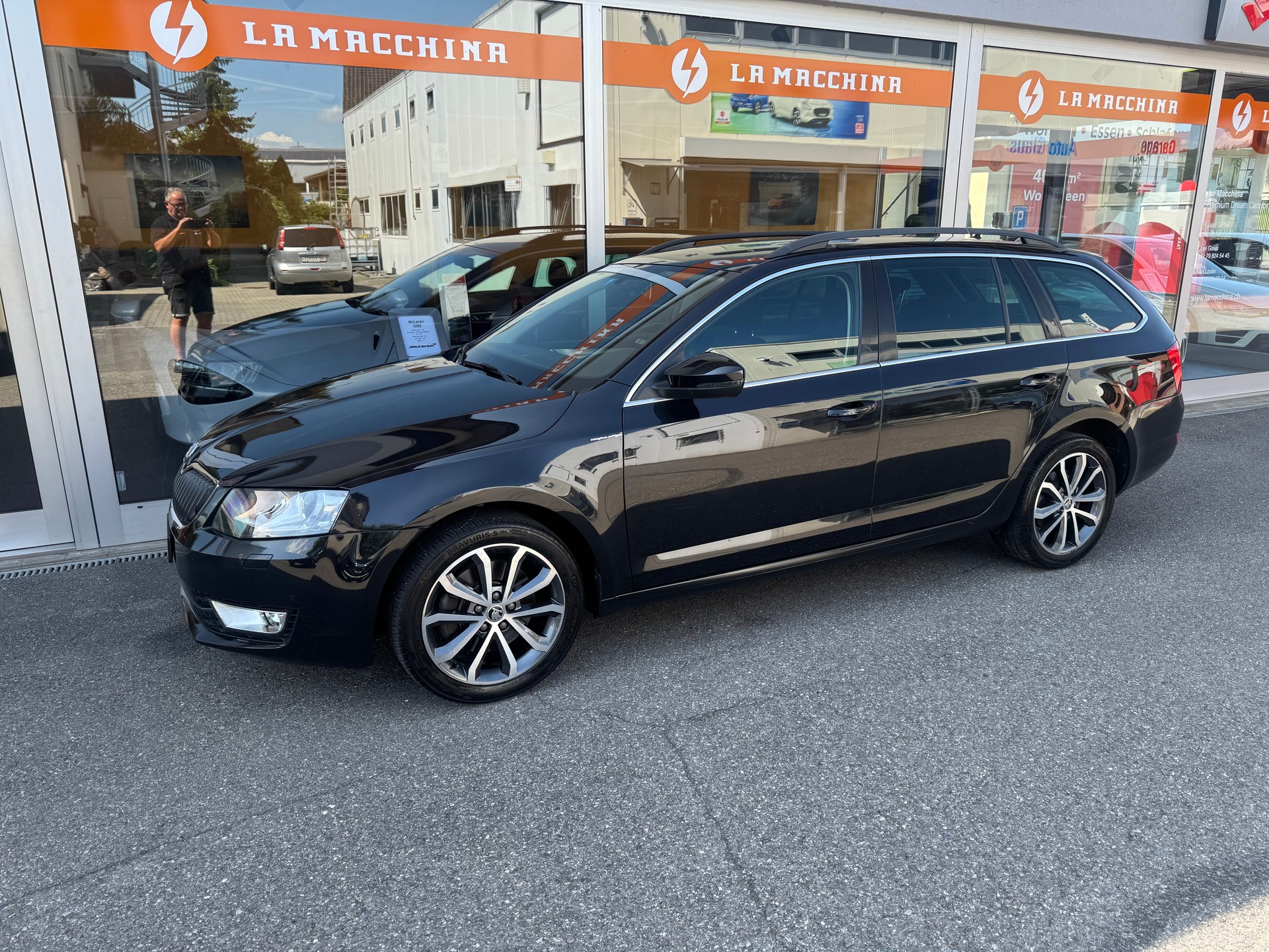 SKODA Octavia Combi 2.0 TDI Ambition 4x4 DSG-image-1