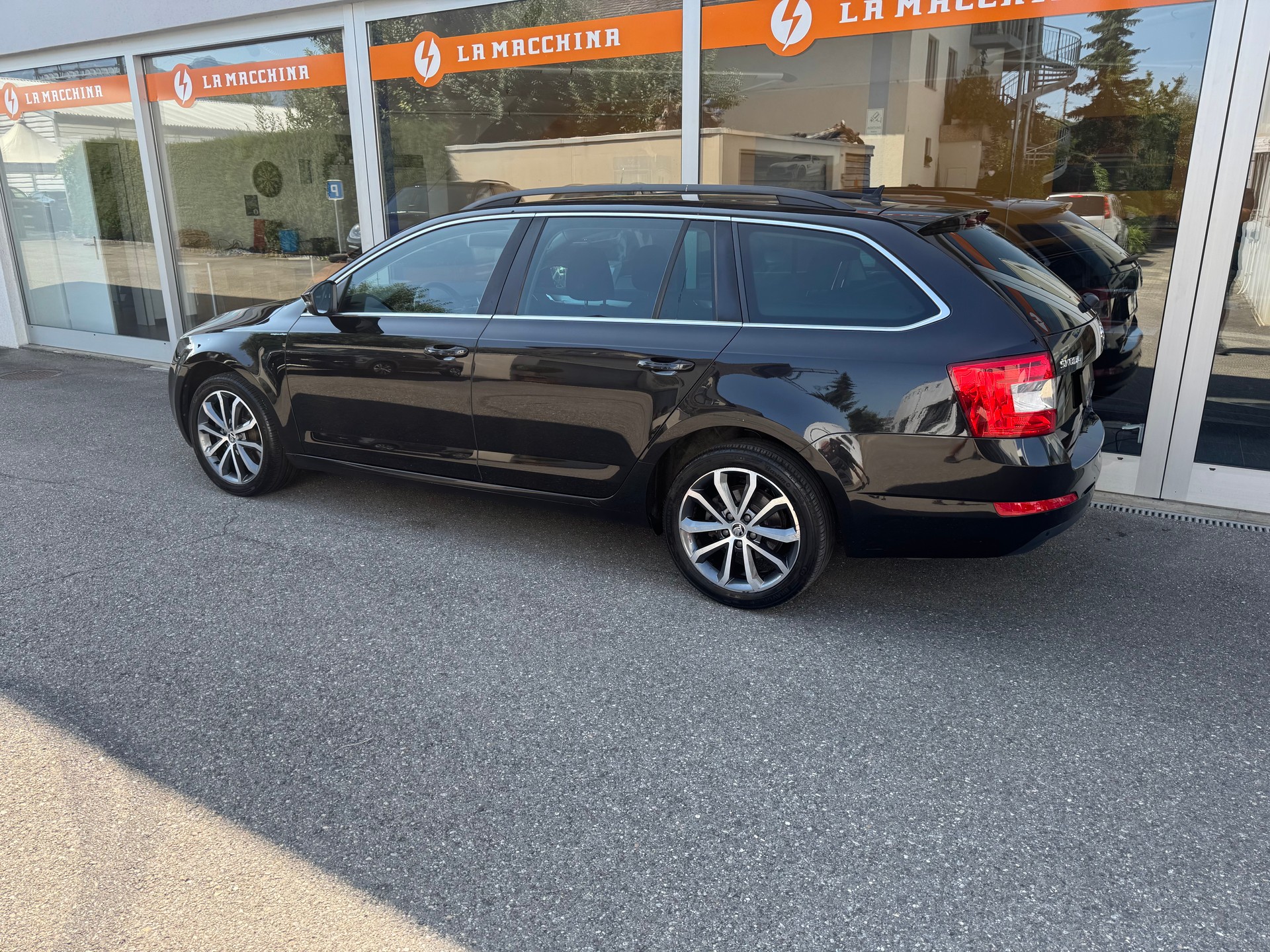 SKODA Octavia Combi 2.0 TDI Ambition 4x4 DSG-image-2