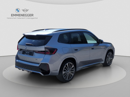 BMW iX1 eDrive 20 M Sport-showroom-element-3