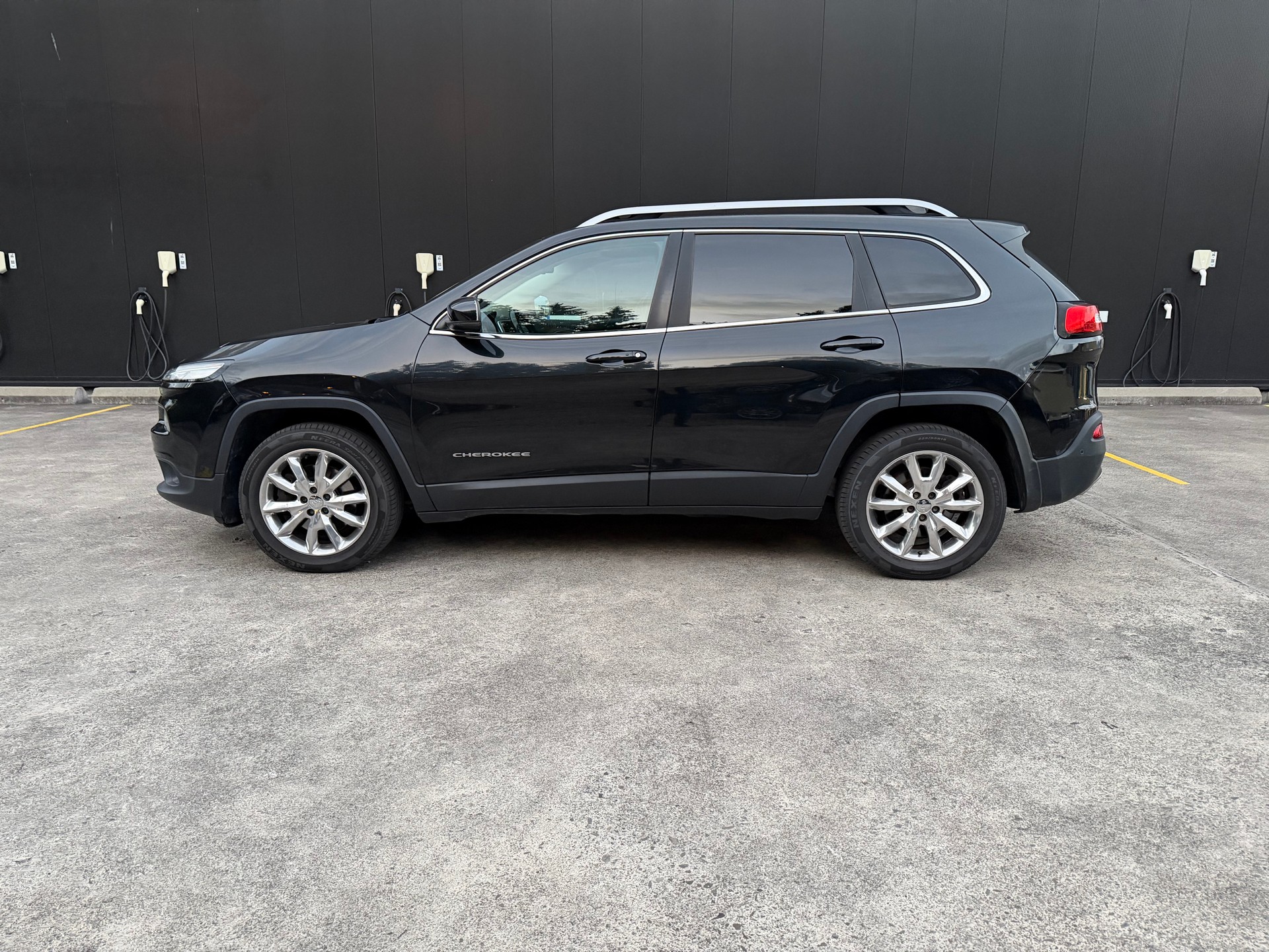 JEEP Cherokee 2.0TD Limited 4X4 Active Drive II 9ATX-image-1
