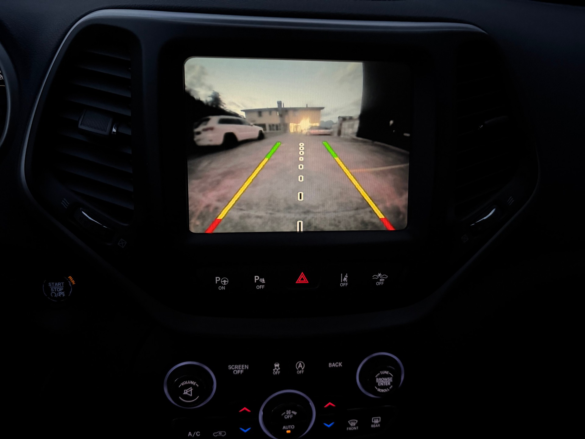 JEEP Cherokee 2.0TD Limited 4X4 Active Drive II 9ATX-image-13