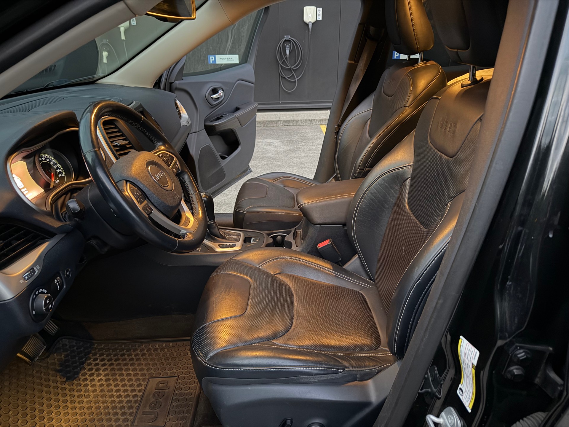 JEEP Cherokee 2.0TD Limited 4X4 Active Drive II 9ATX-image-8