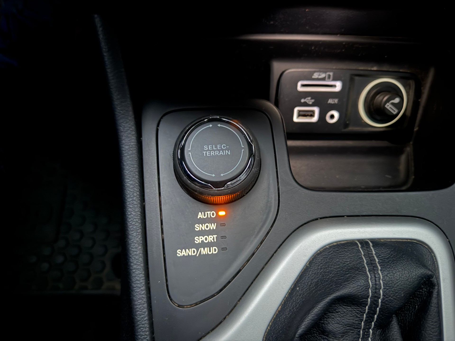 JEEP Cherokee 2.0TD Limited 4X4 Active Drive II 9ATX-image-10