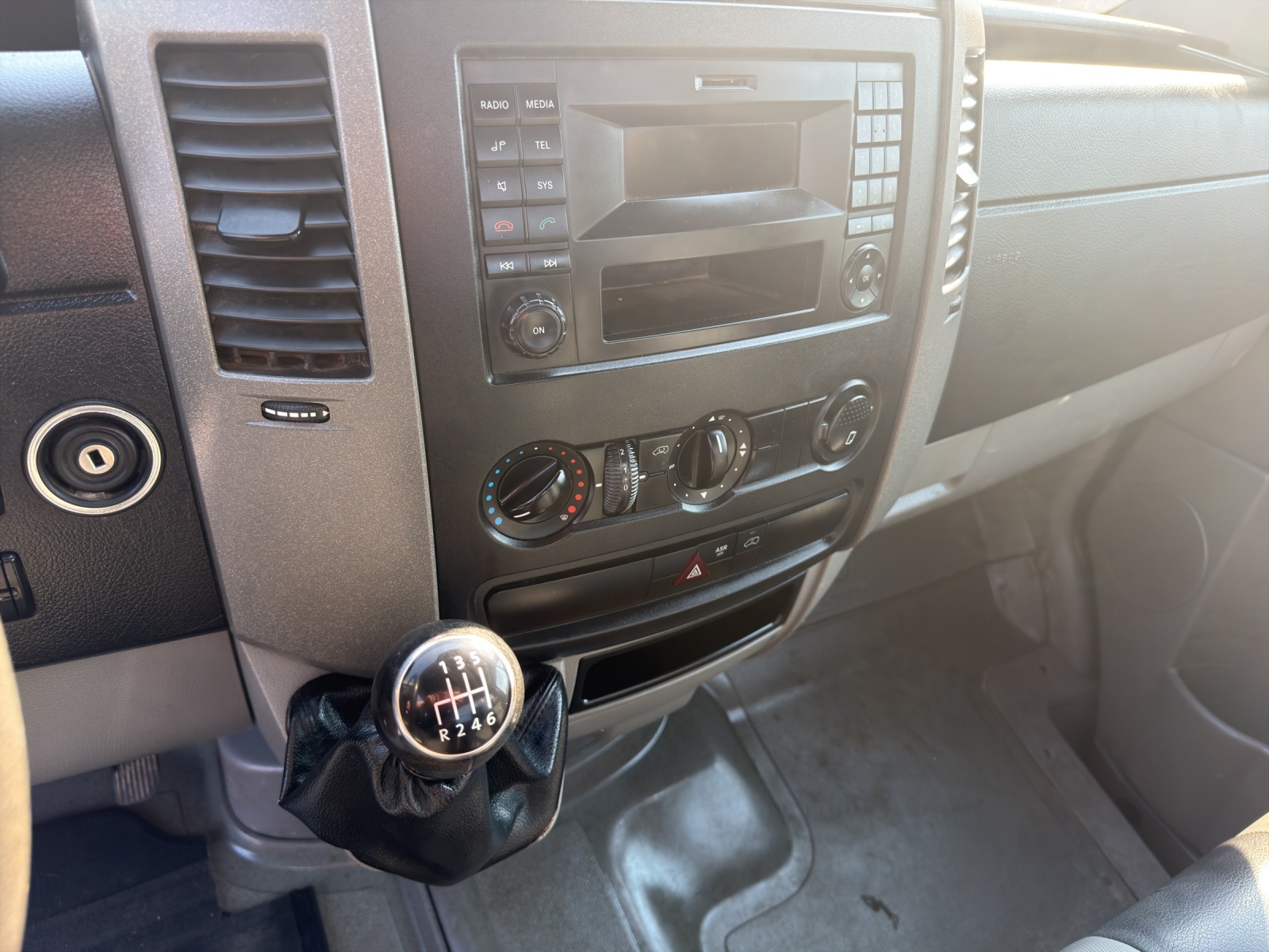VW Crafter 35 2.0 TDI CR-image-7