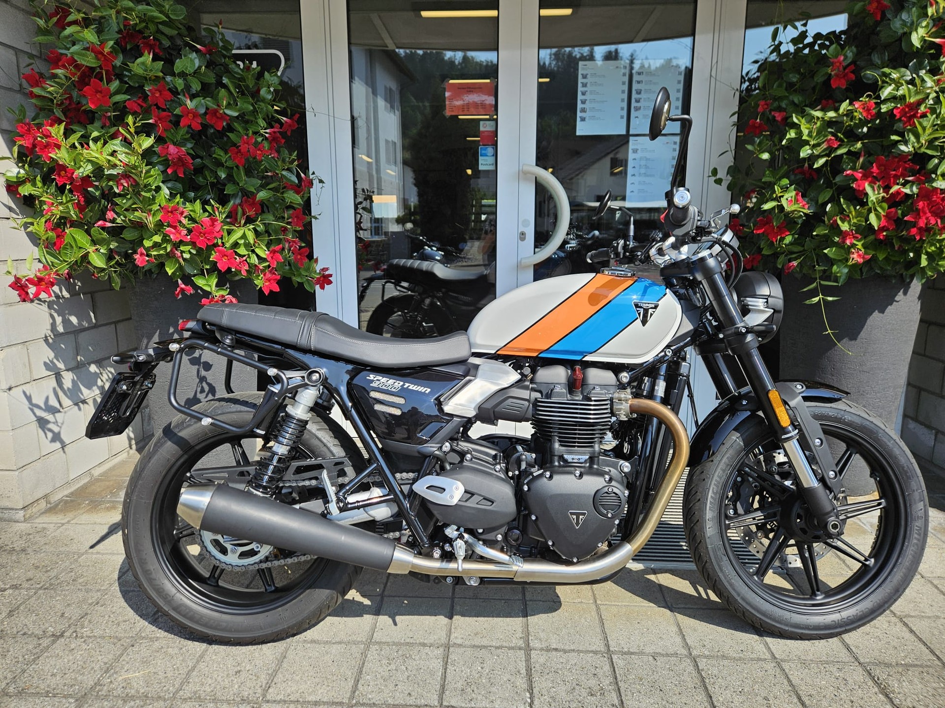 TRIUMPH Speed Twin 900 (35kW)-showroom-element-1