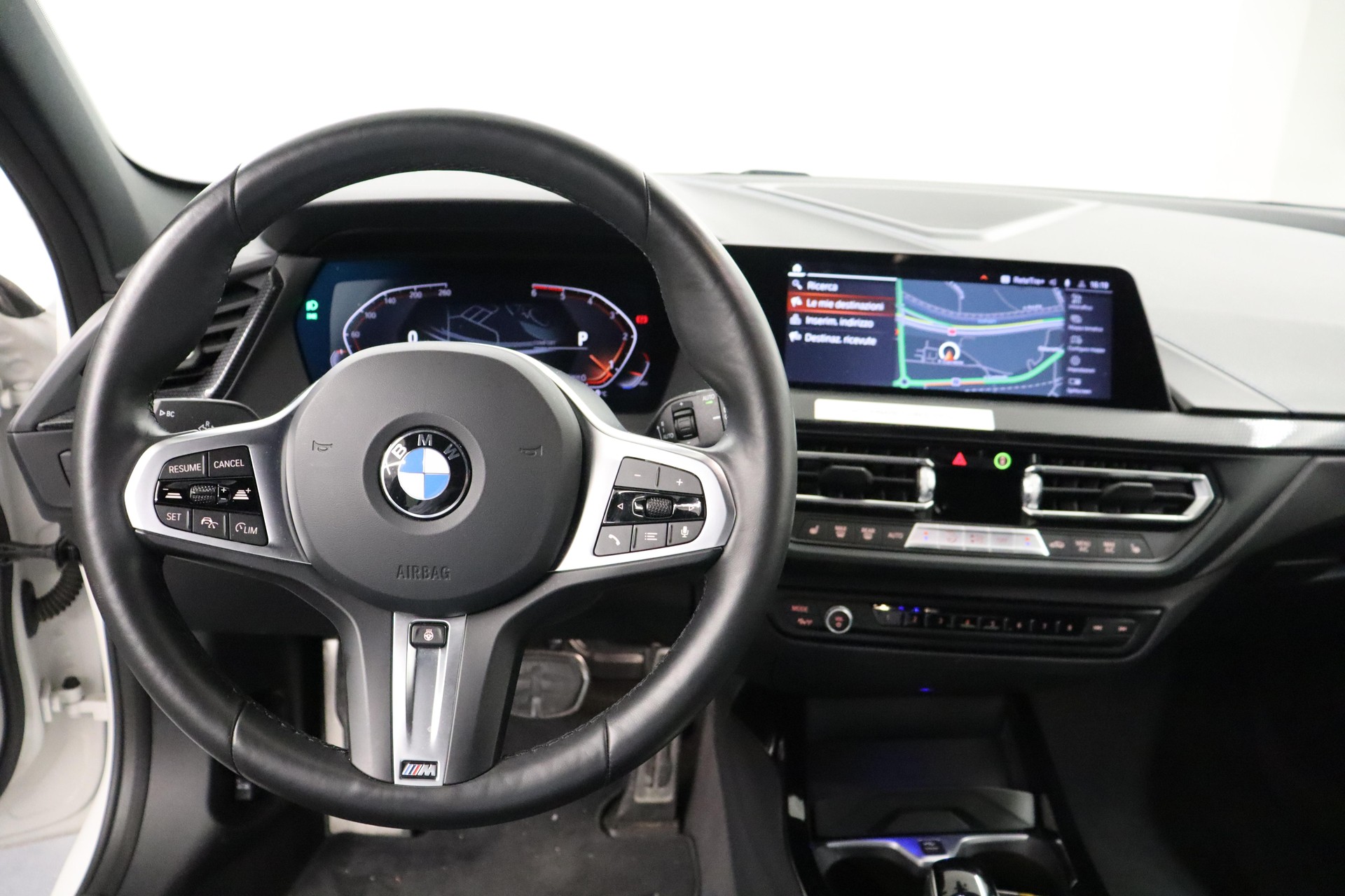 BMW 120d xDrive-image-11