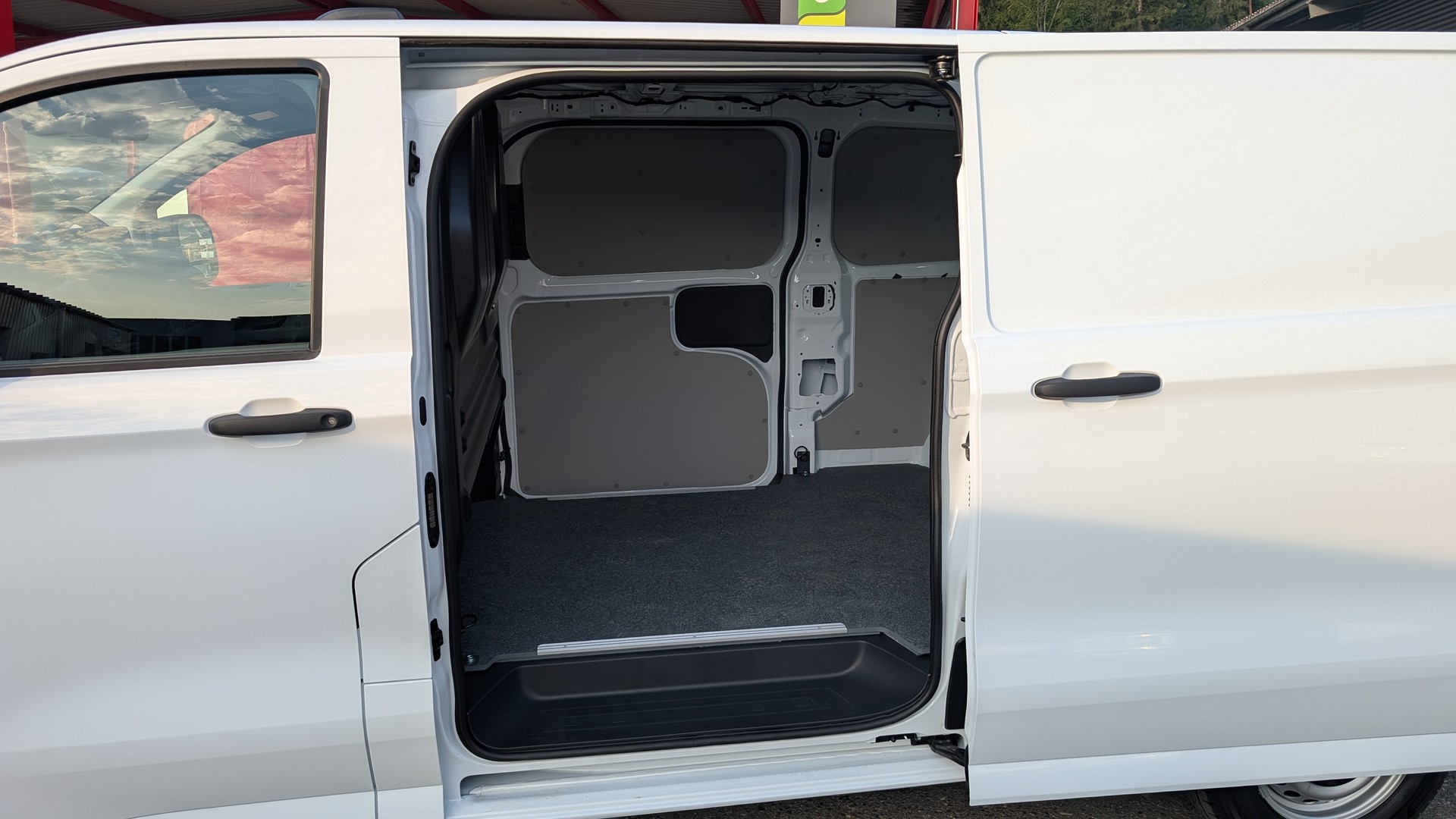 VW Transporter 2.0 TDI 4Motion Lang Automat-image-8