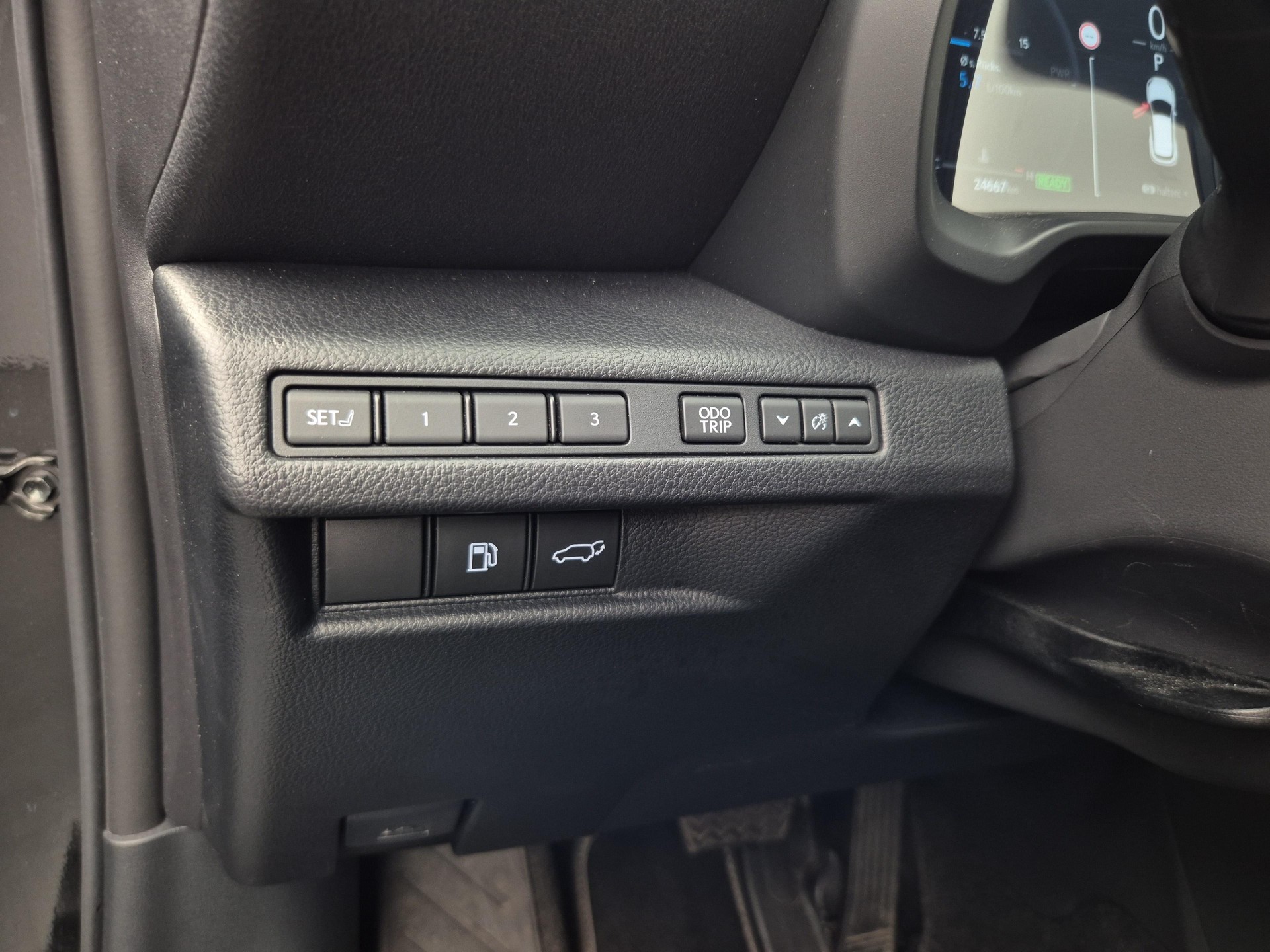 LEXUS LBX 1.5 Hybrid Relax AWD-image-14
