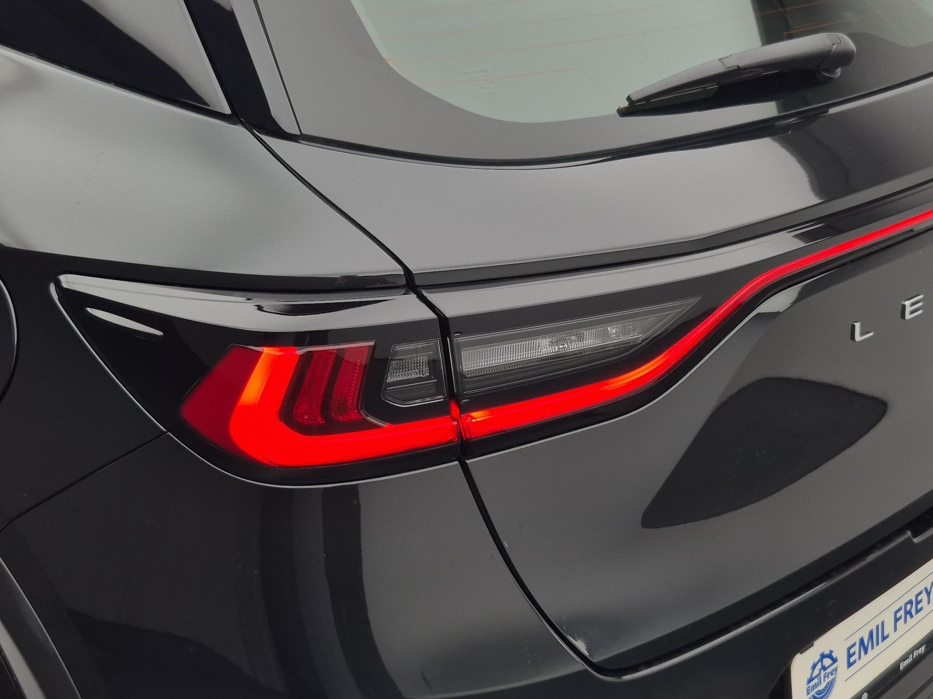 LEXUS LBX 1.5 Hybrid Relax AWD-image-17