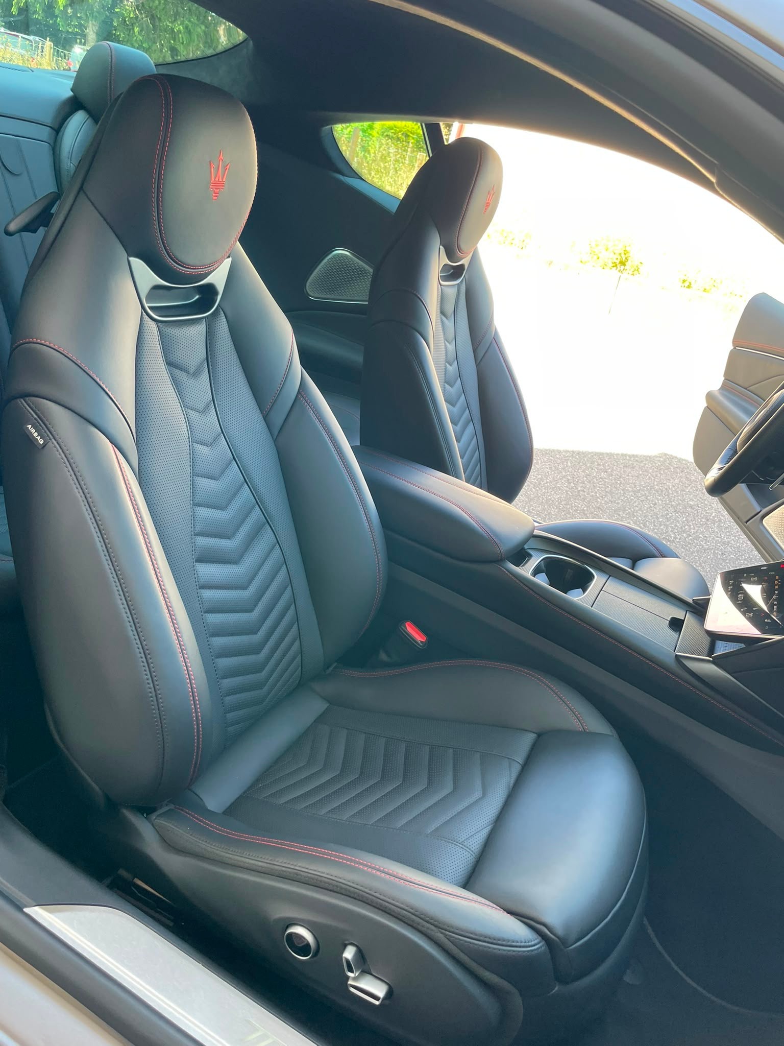 MASERATI GranTurismo Trofeo Automatica CH-Auto Grigio Maratea 3.5 Sek. 320 km/h-image-12