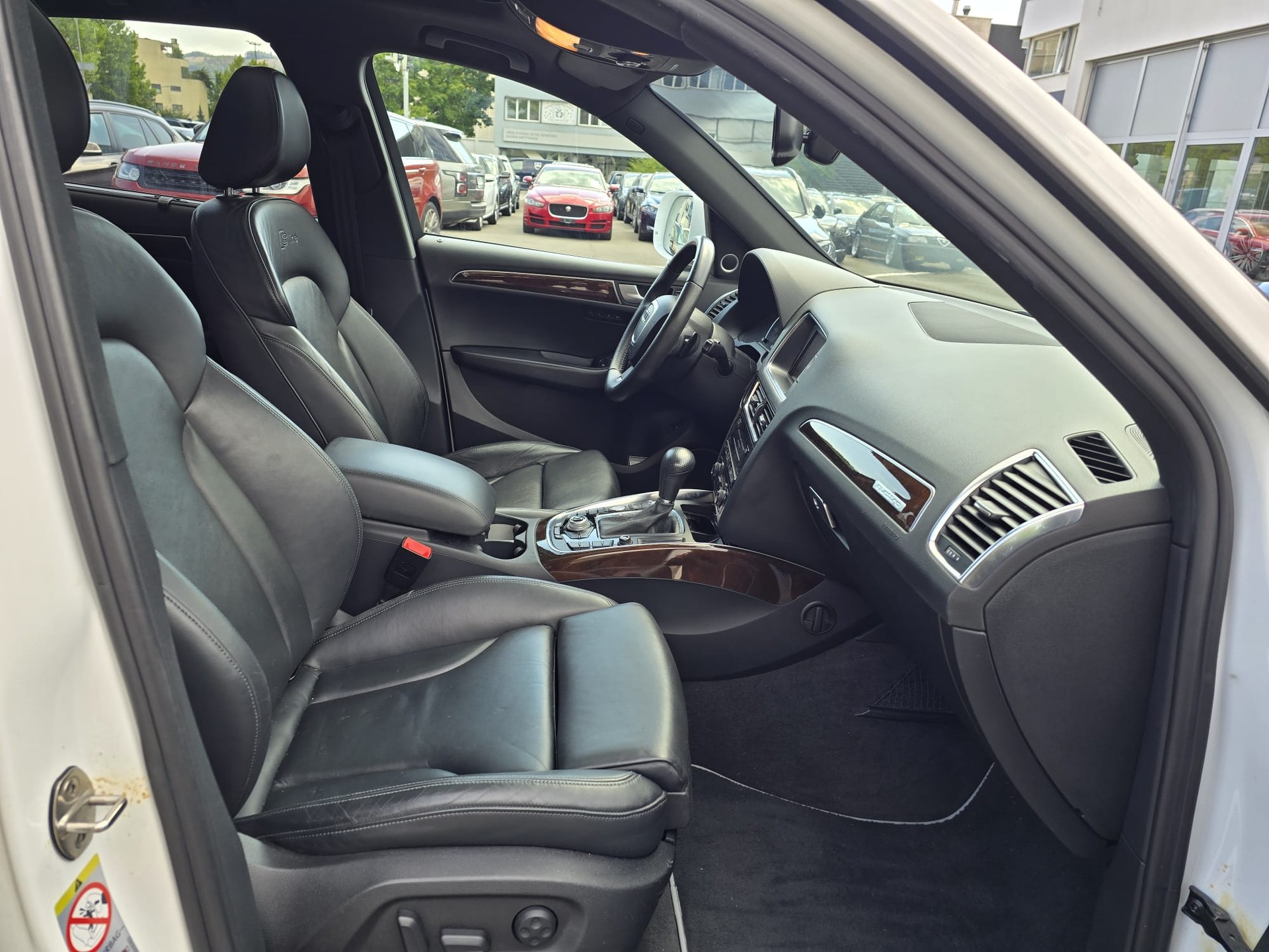 AUDI Q5 3.0 TDI quattro S-tronic-image-14