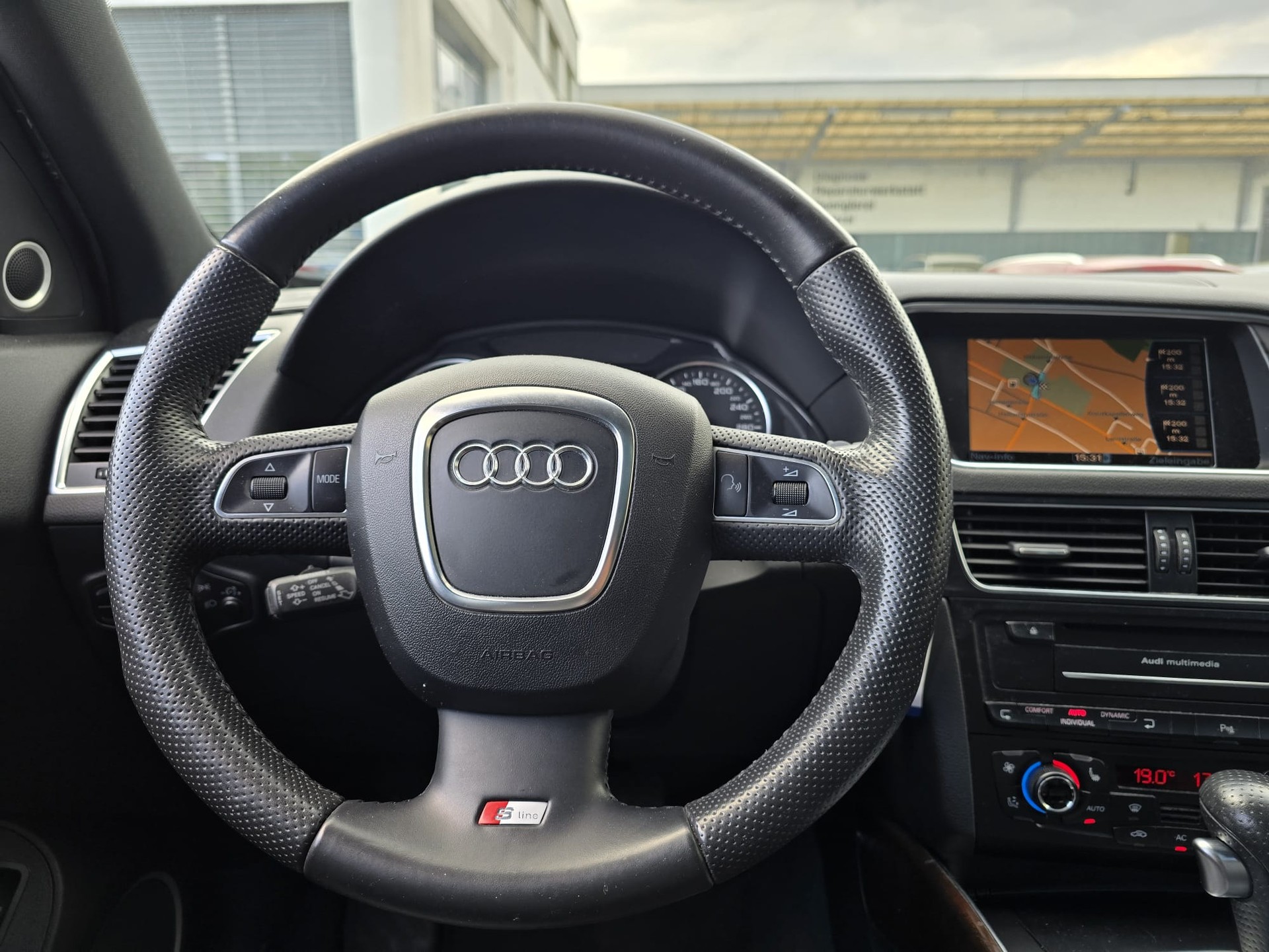 AUDI Q5 3.0 TDI quattro S-tronic-image-10