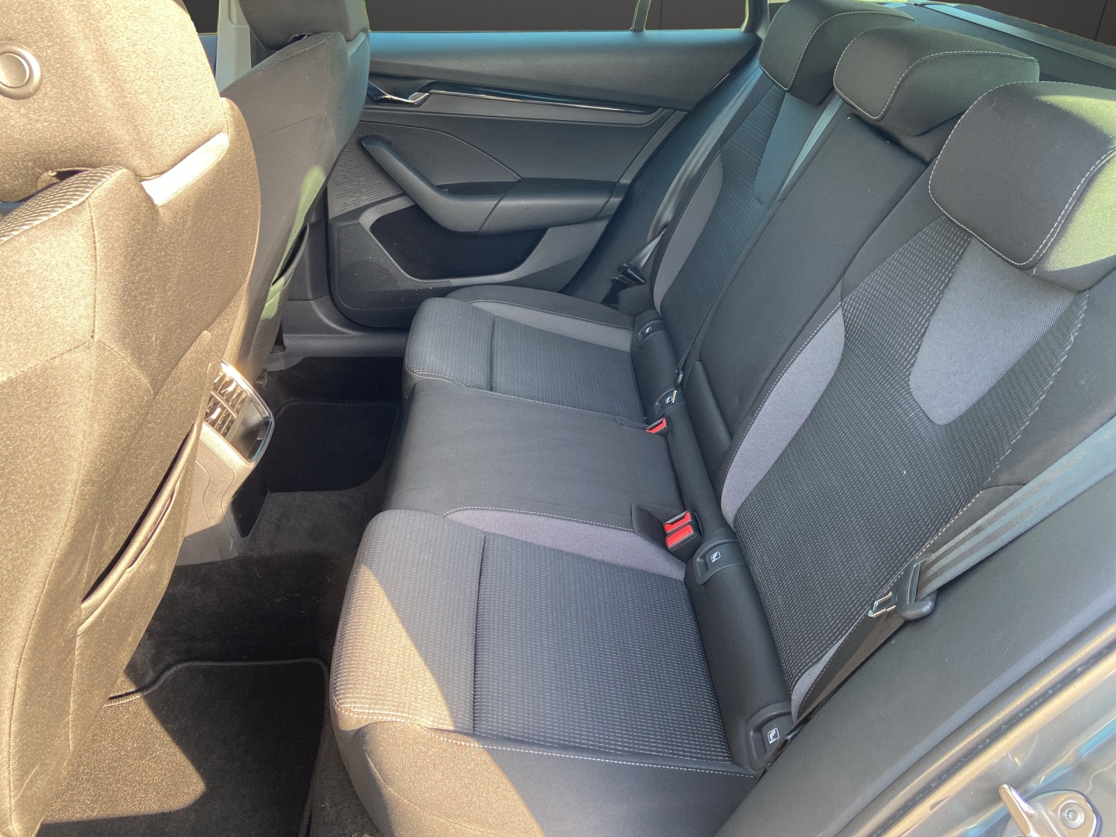 SKODA Octavia Combi 2.0 TSI Ambition DSG 4x4-image-9