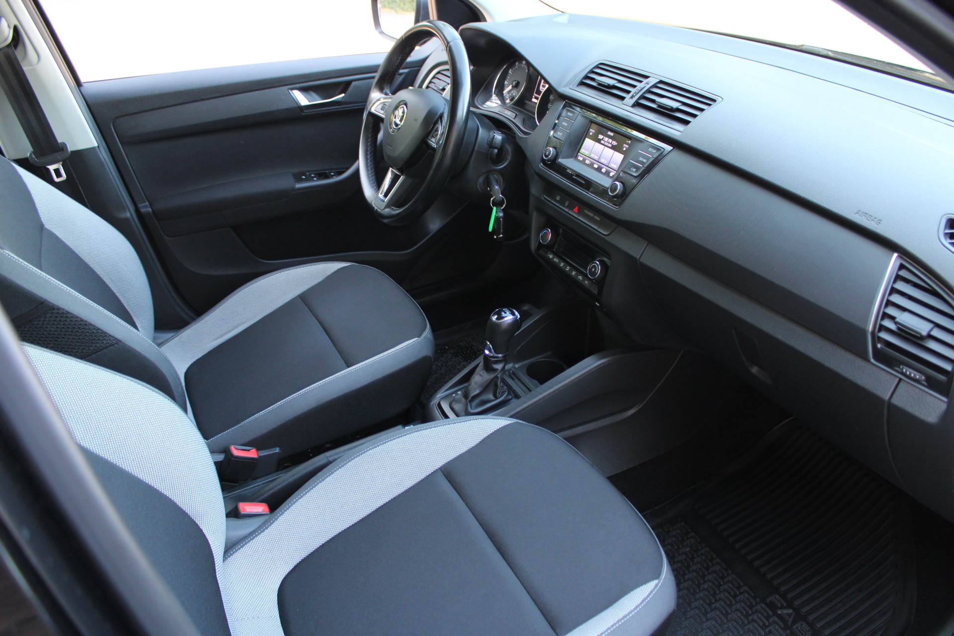 SKODA Fabia 1.2 TSI Ambition DSG-image-5