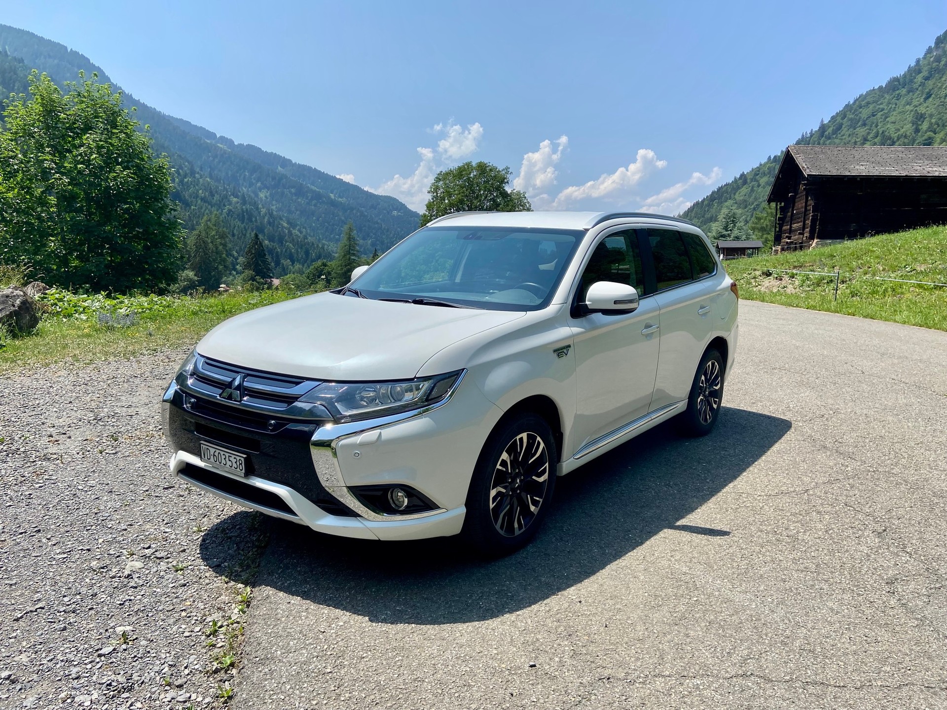 MITSUBISHI PHEV Style-image-0