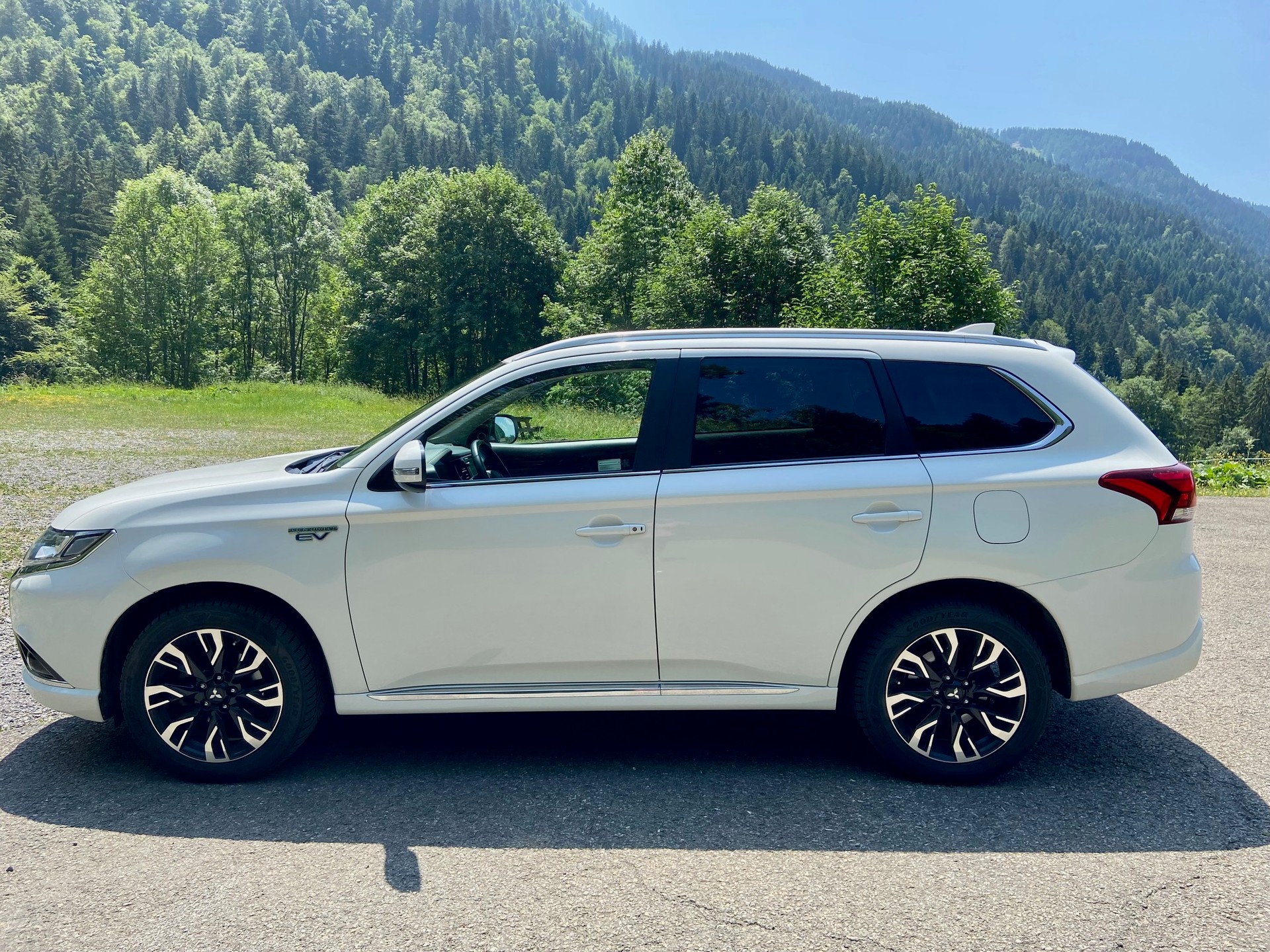 MITSUBISHI PHEV Style-image-1