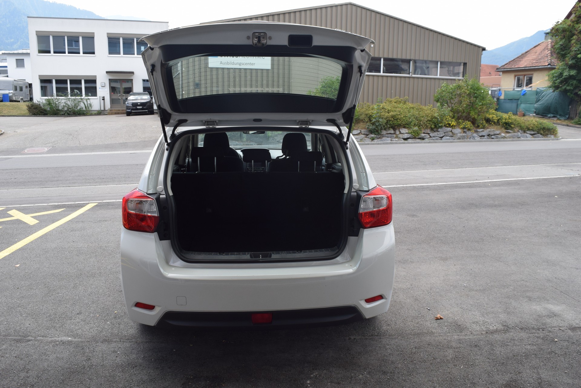 SUBARU Impreza 1.6 Swiss one-image-6