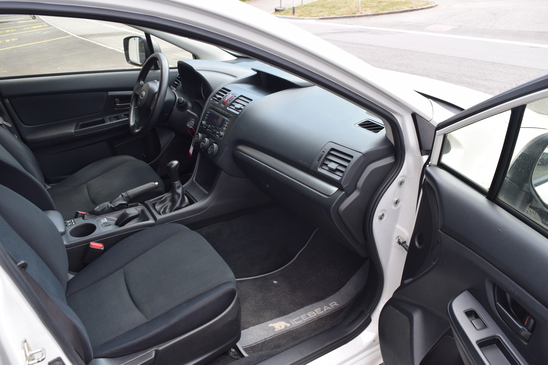 SUBARU Impreza 1.6 Swiss one-image-9