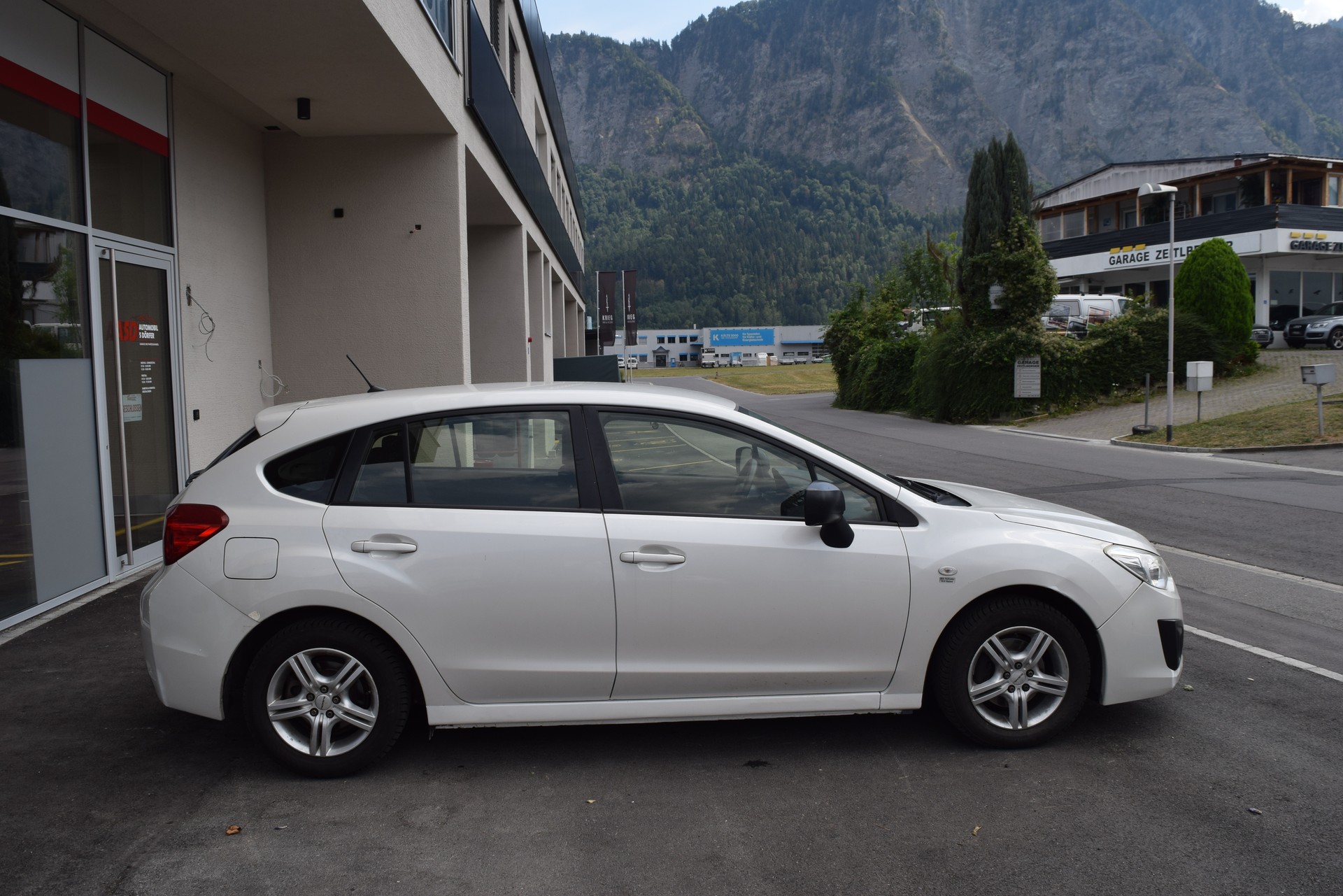 SUBARU Impreza 1.6 Swiss one-image-8
